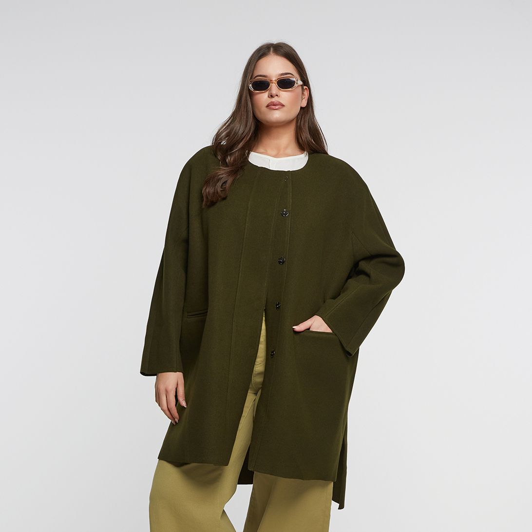 Oversized coat with button-up closure