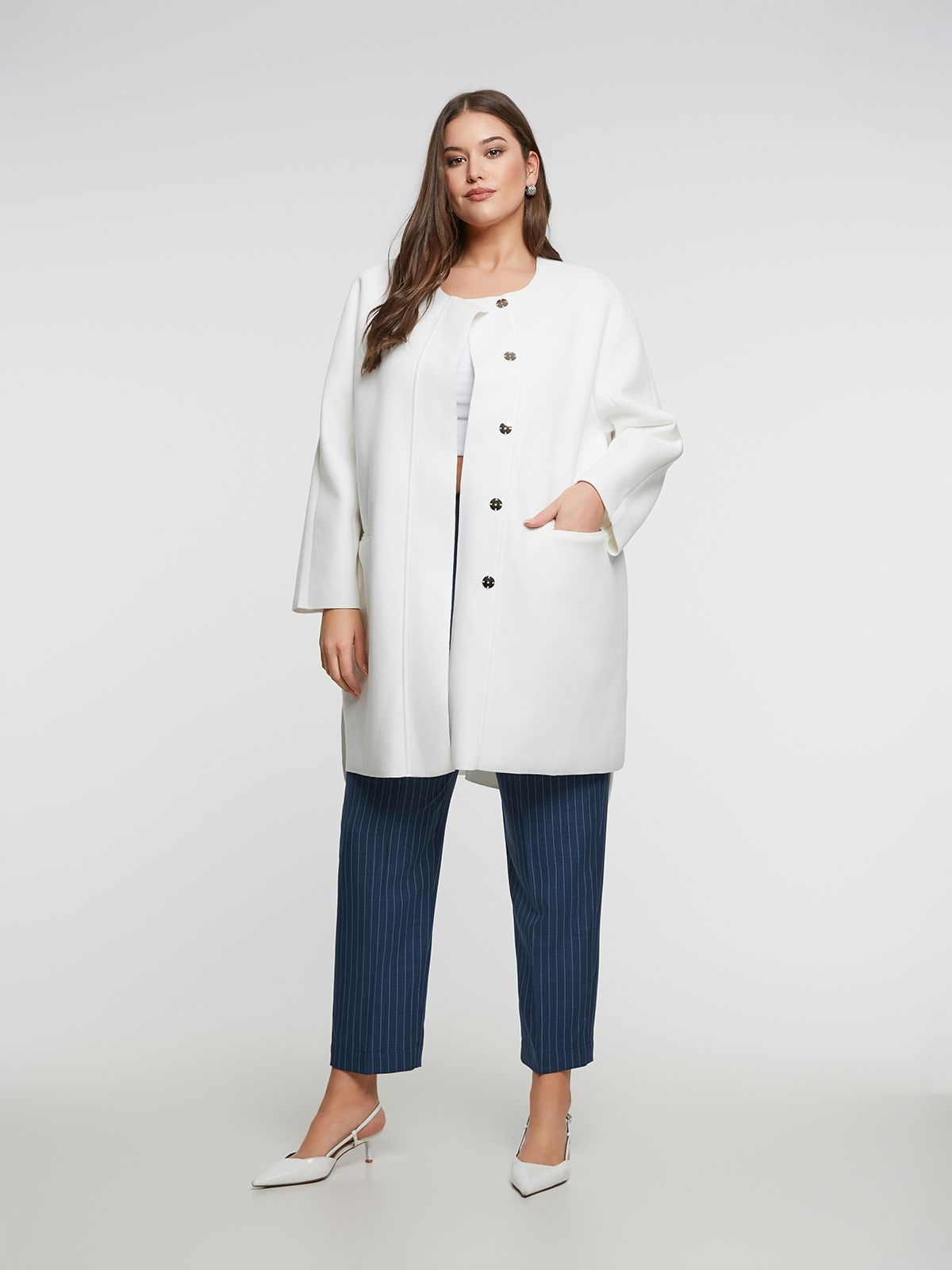 Oversized coat with button-up closure