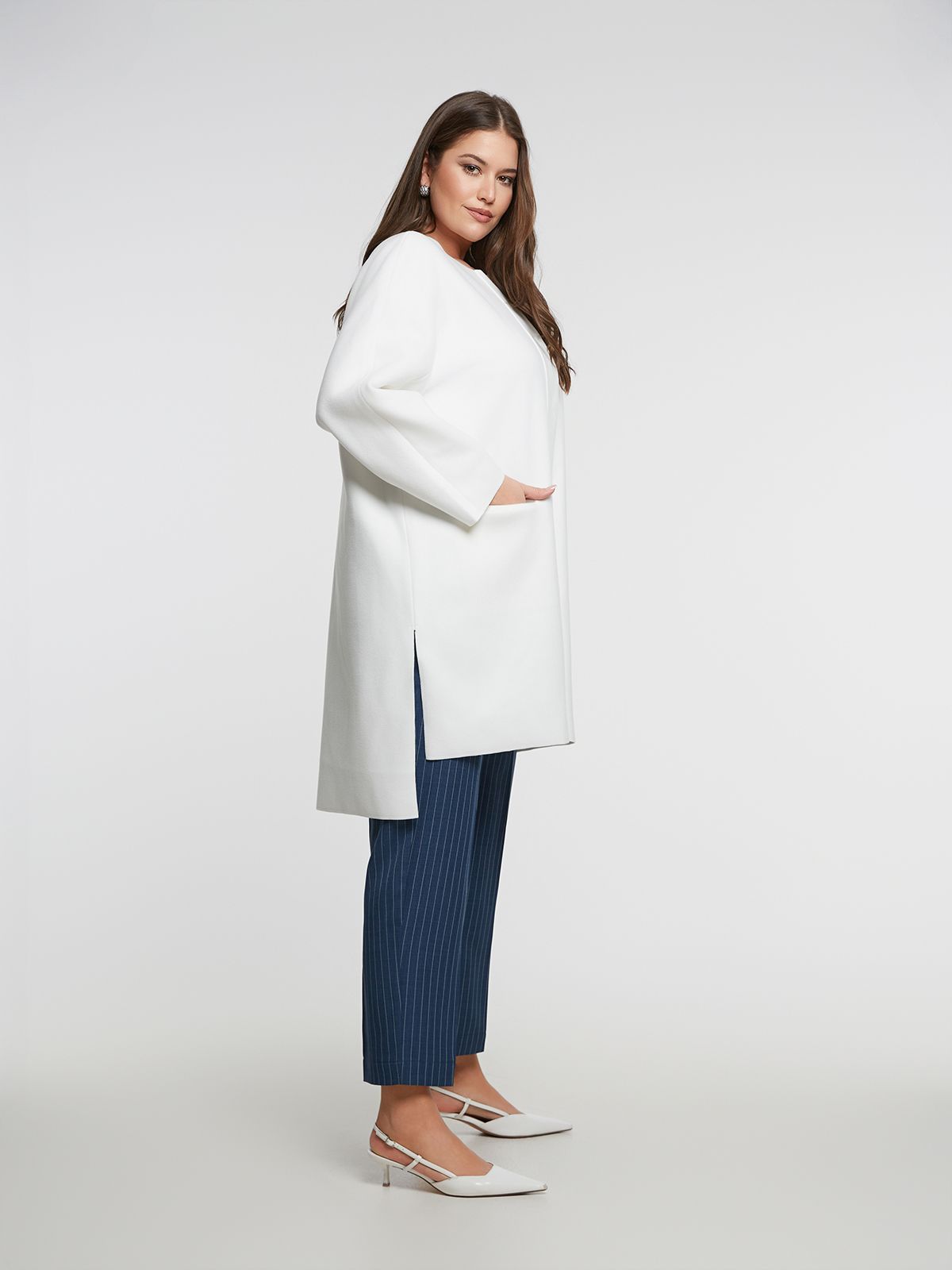 Oversized coat with button-up closure