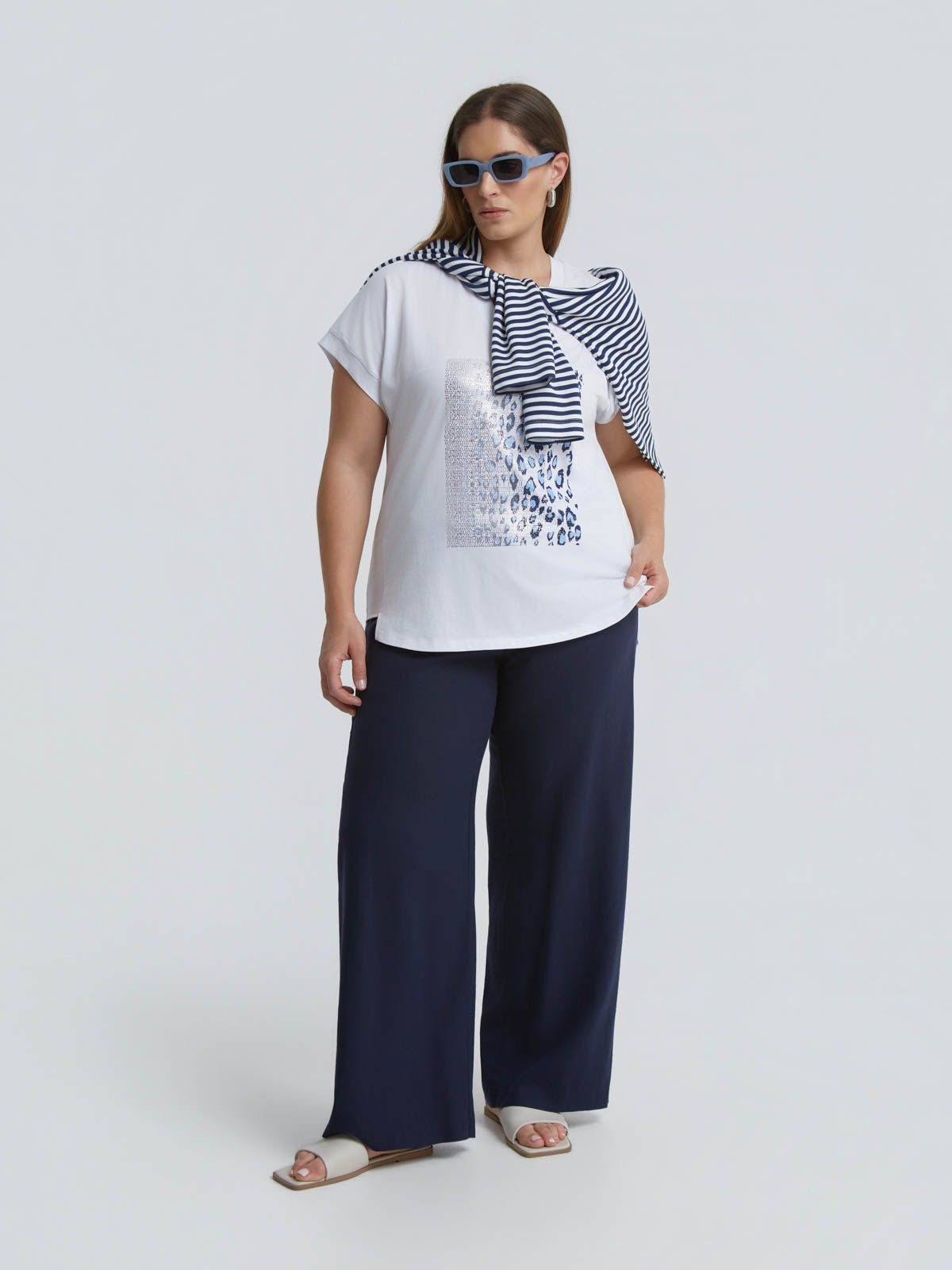 Cotton V-neck t-shirt with animal metallic & strass print