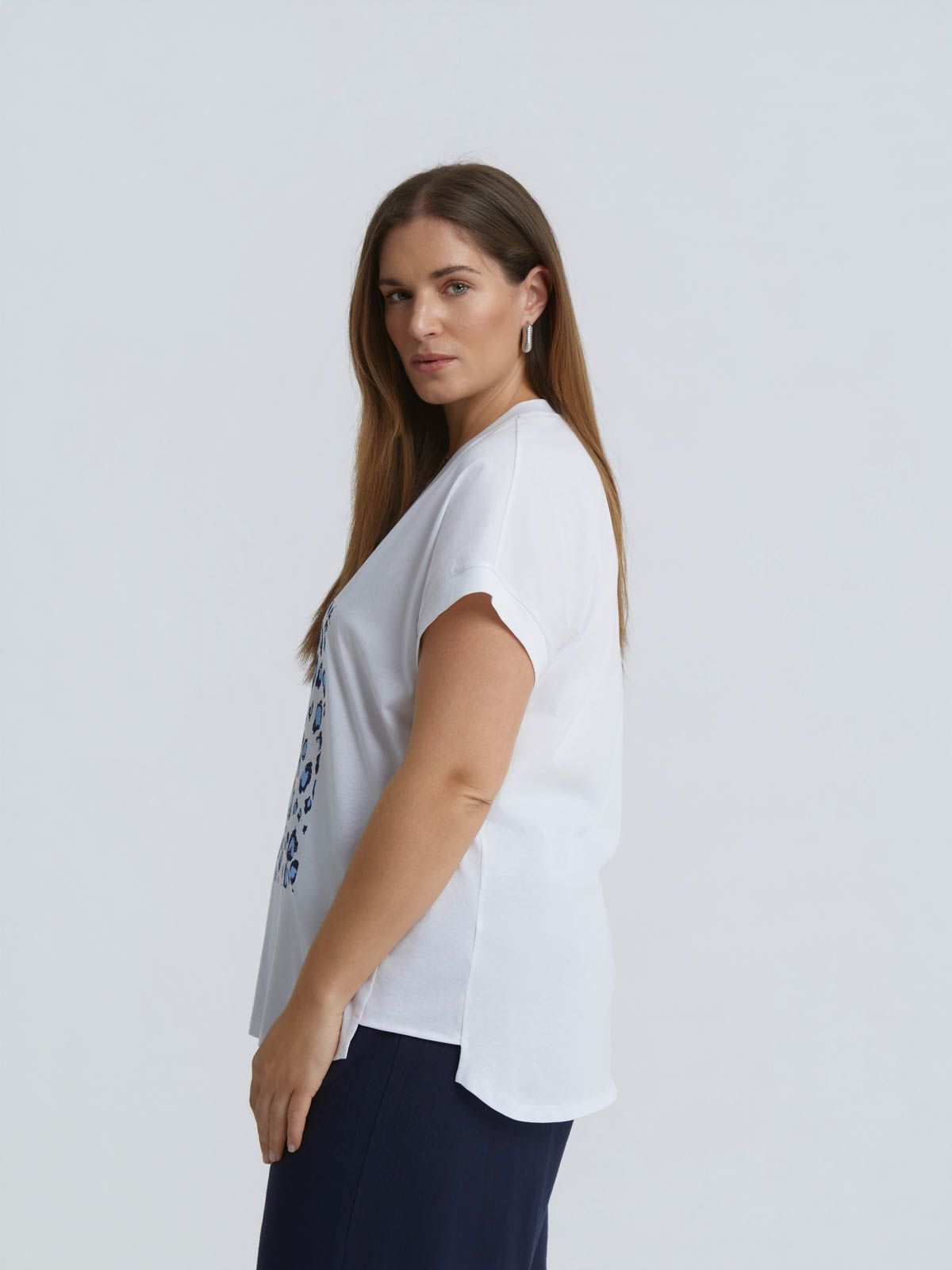 Cotton V-neck t-shirt with animal metallic & strass print