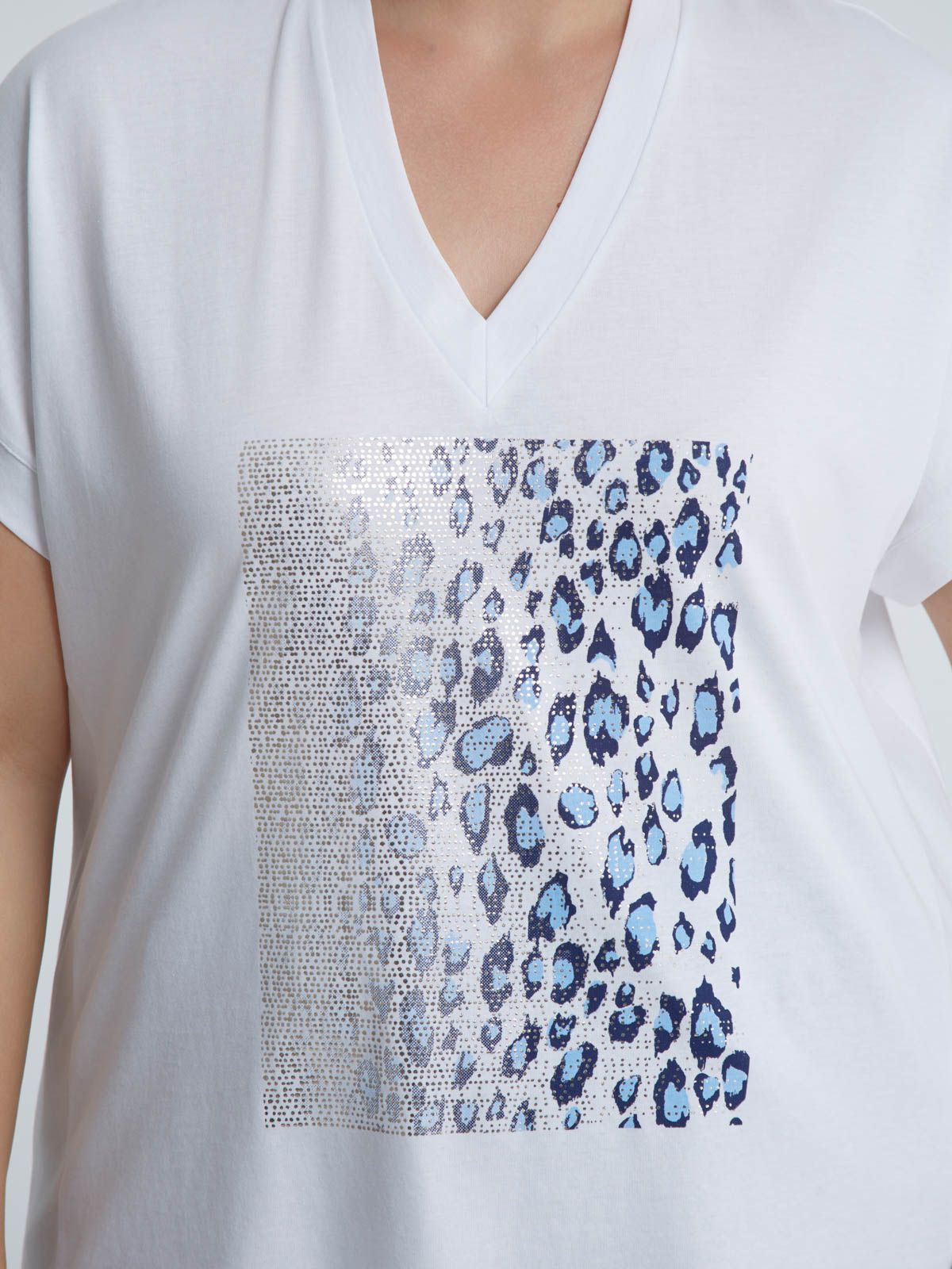 Cotton V-neck t-shirt with animal metallic & strass print
