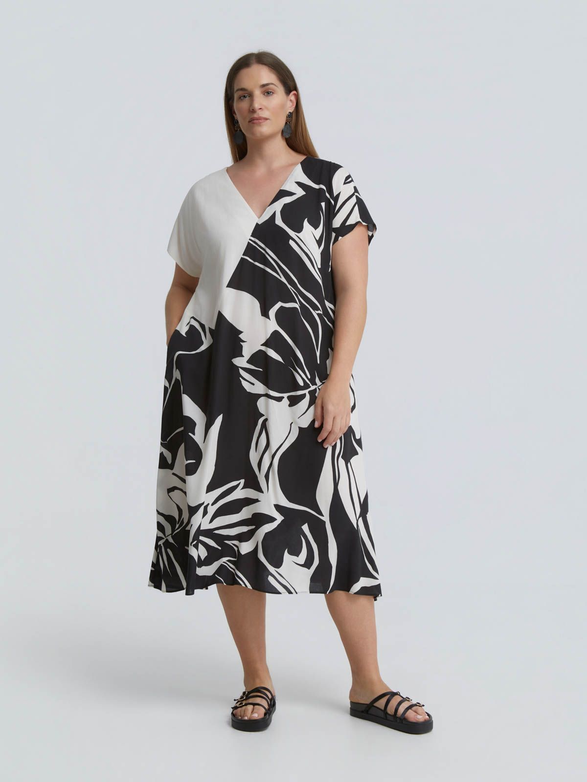 Abstract print V-neck viscose dress
