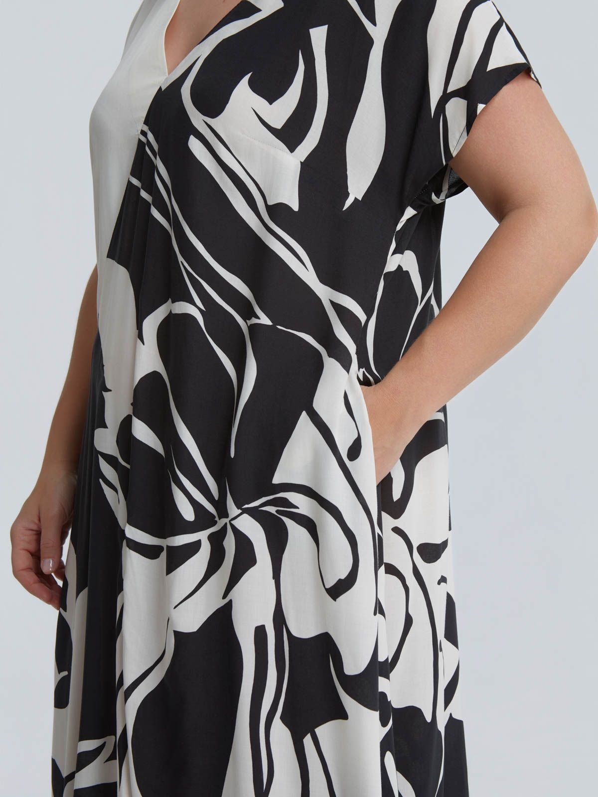 Abstract print V-neck viscose dress