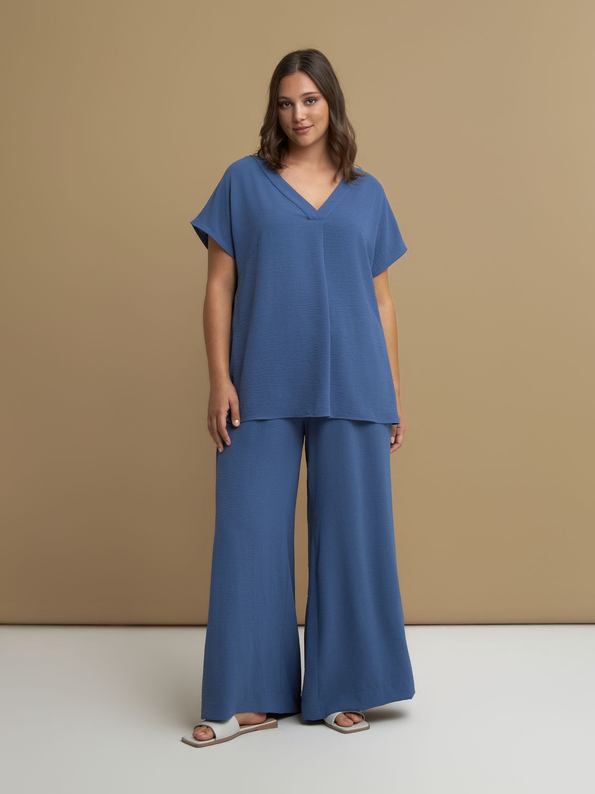 Mat Fashion Μπλούζα κρεπ airwashed με V-λαιμόκοψη και πιέτα μπροστά Μπλε