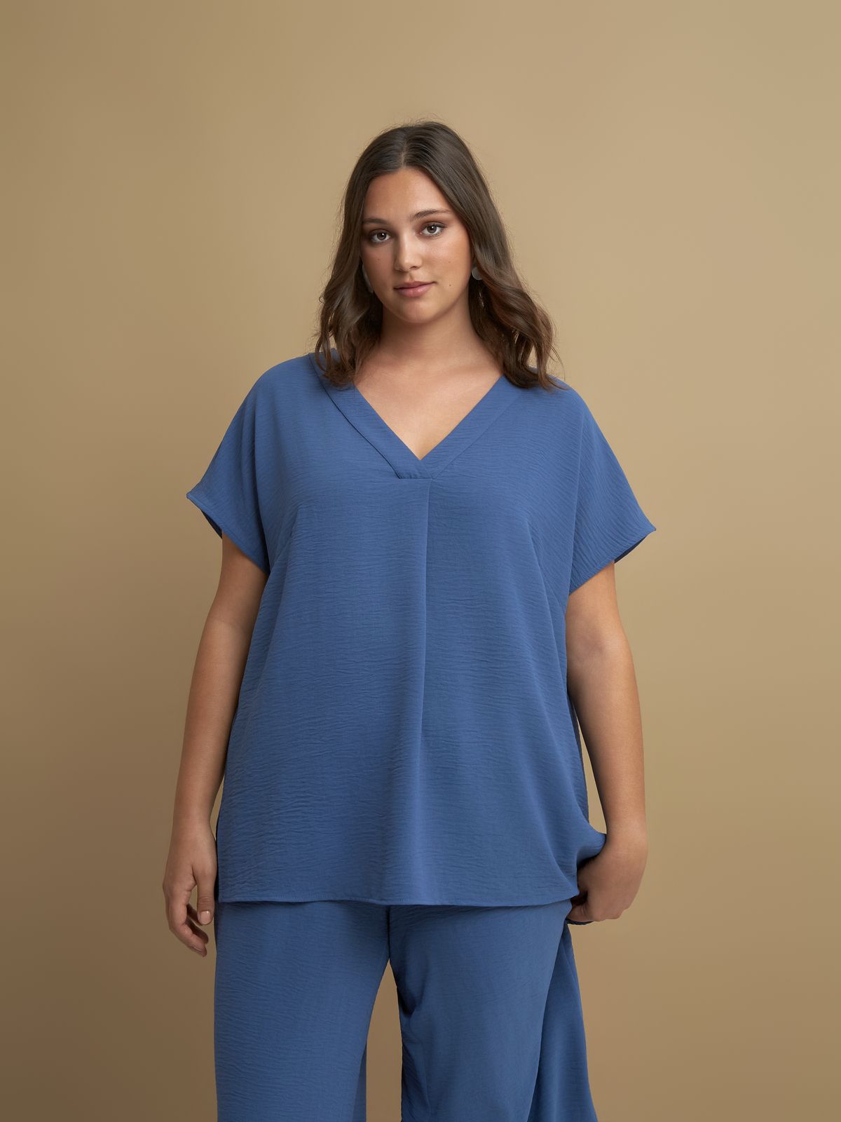 Airwashed crepe essential V-neck blouse with front pleat