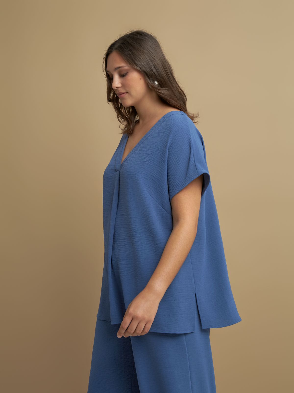 Airwashed crepe essential V-neck blouse with front pleat