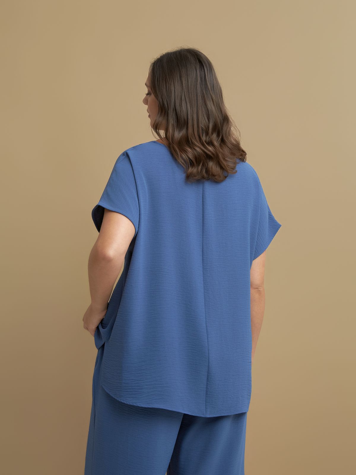 Airwashed crepe essential V-neck blouse with front pleat