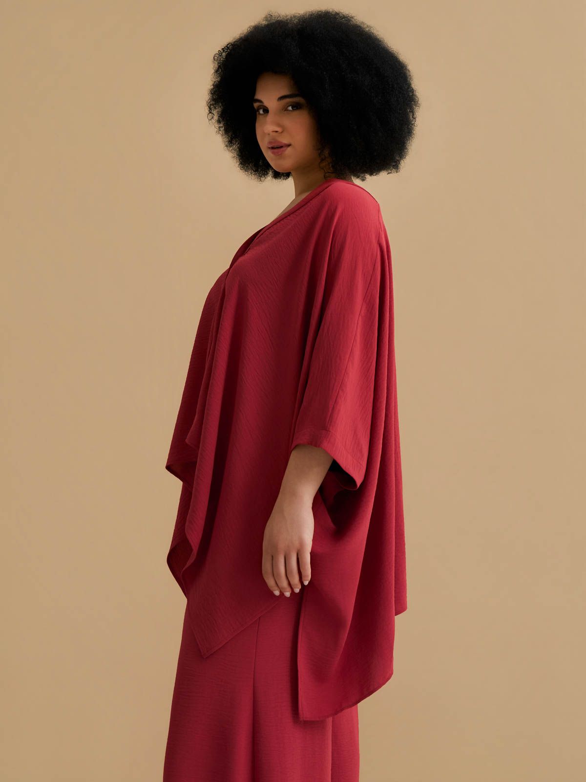 Airwashed crepe V-neck shirt with dipped sides