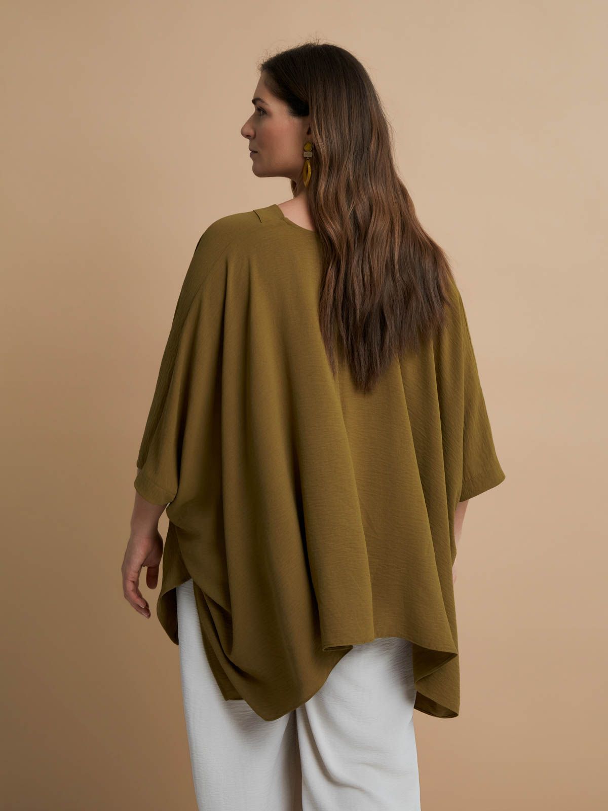 Airwashed crepe V-neck shirt with dipped sides