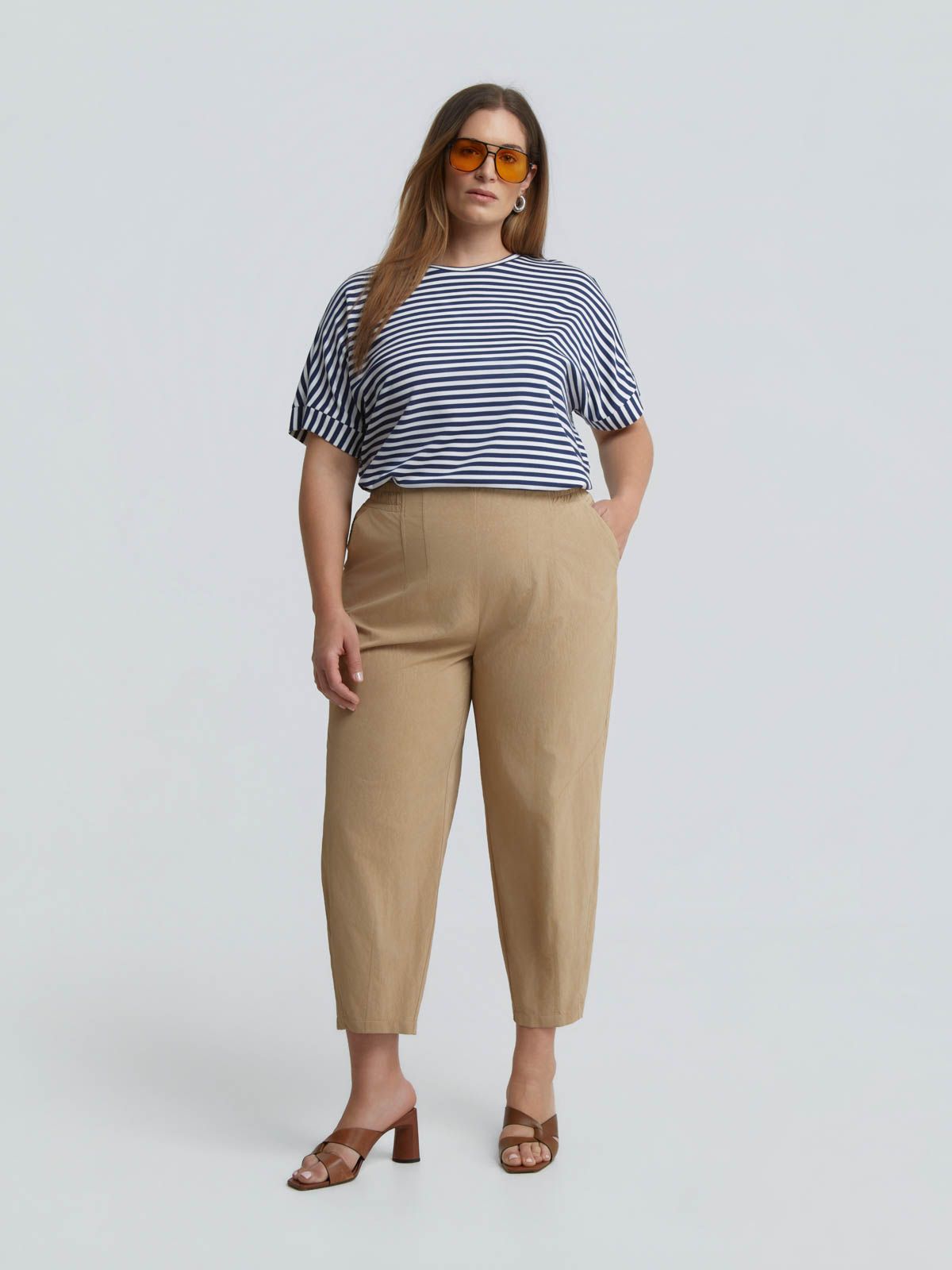 Barrel pants with elastic waist