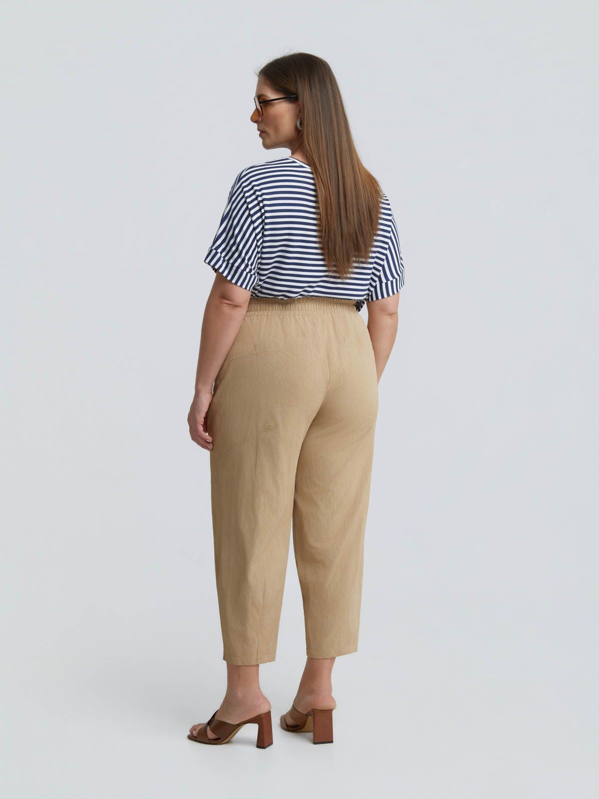 Barrel pants with elastic waist