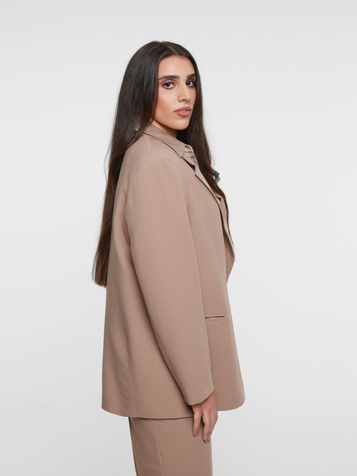 Basic blazer with tailored fit
