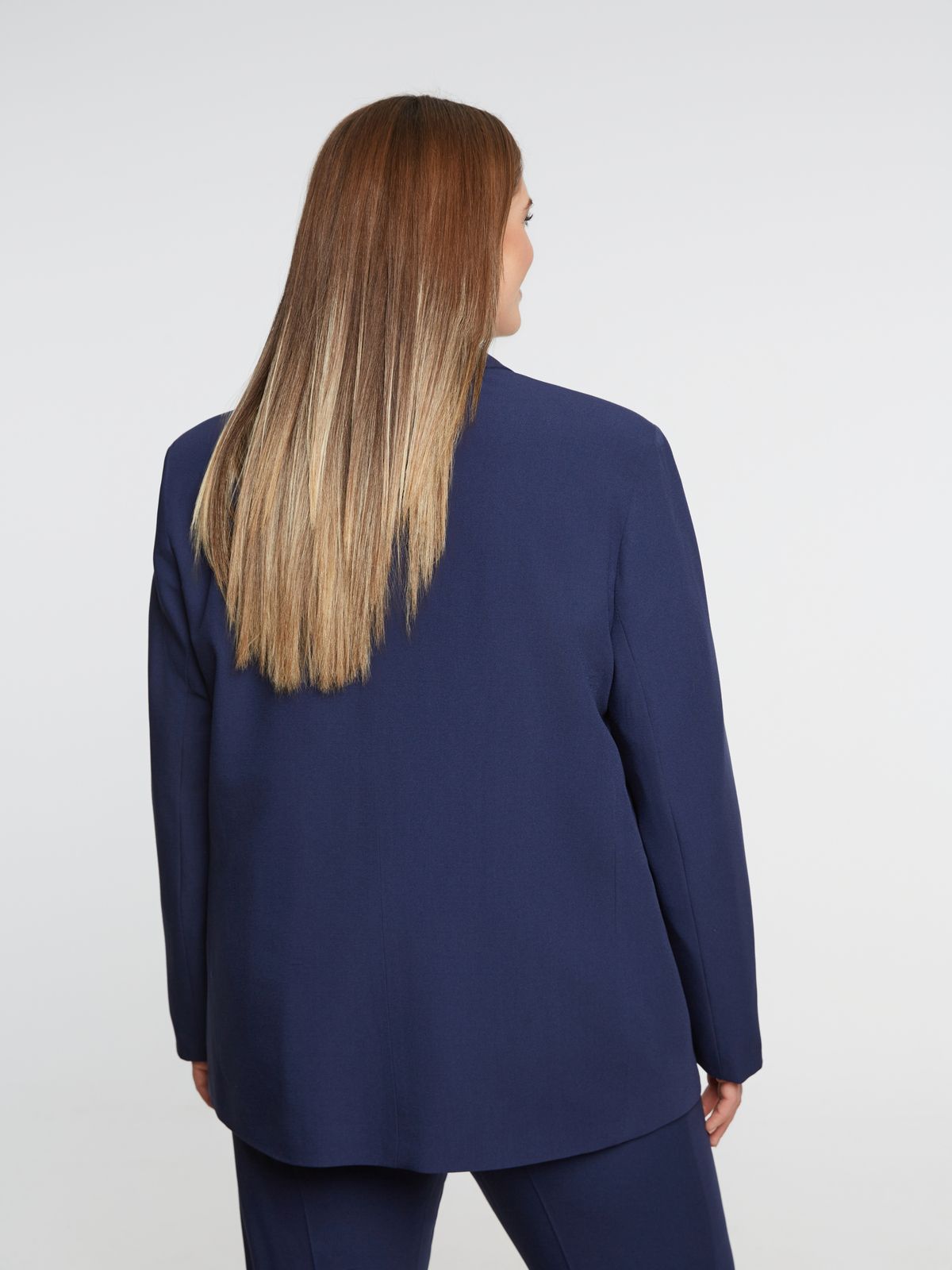 Basic blazer with tailored fit