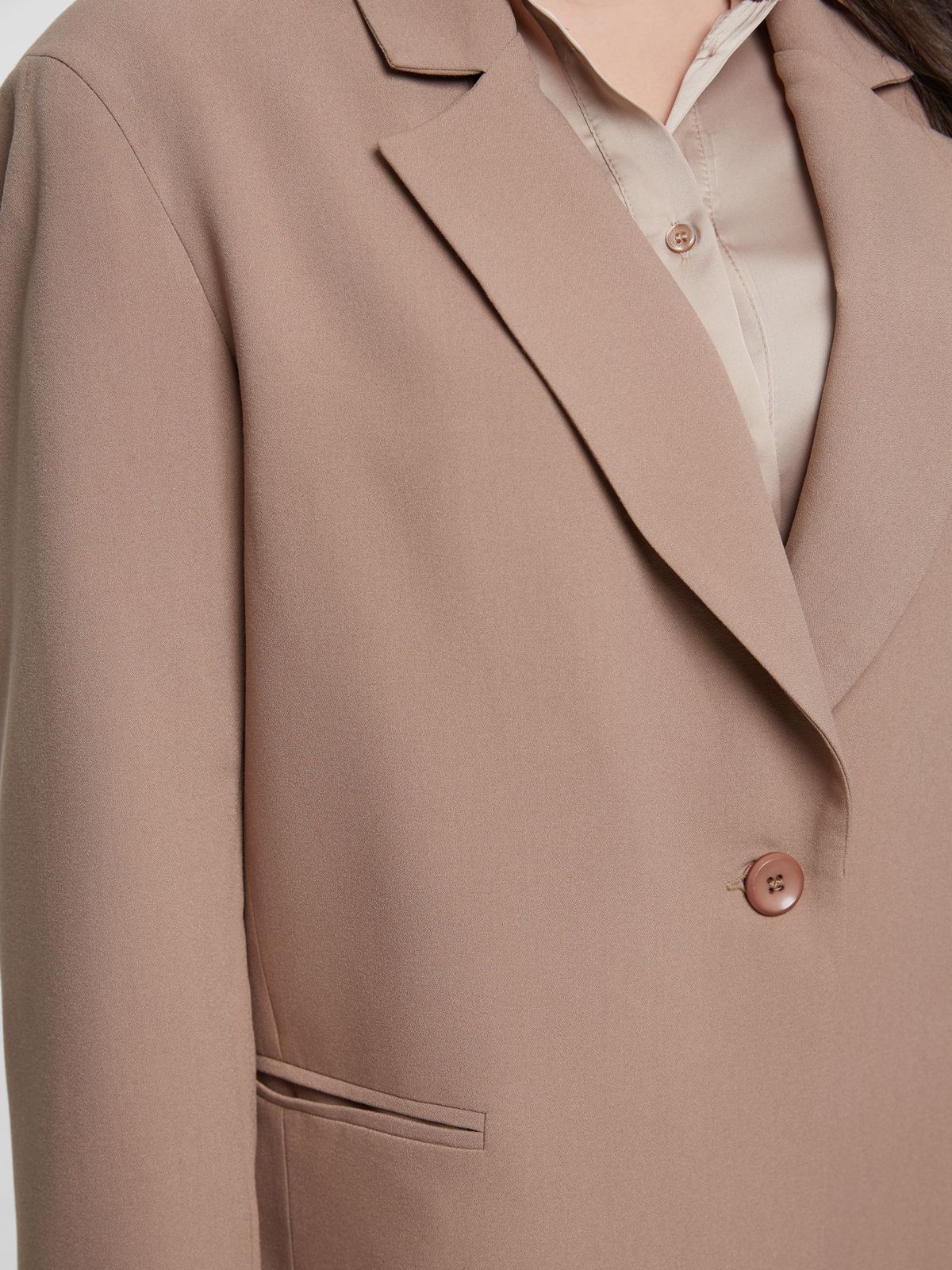 Basic blazer with tailored fit