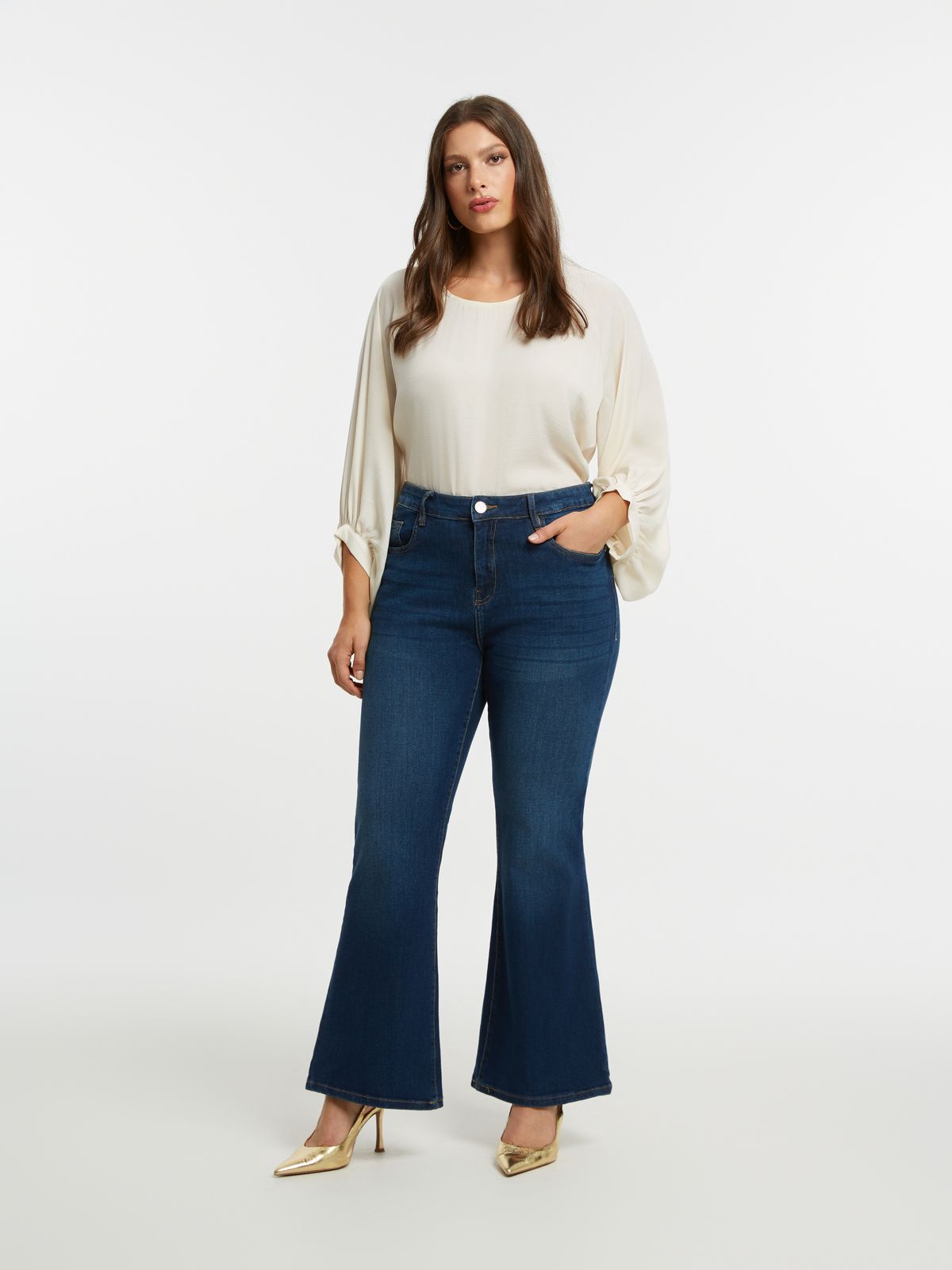 Basic high-waist flared jeans
