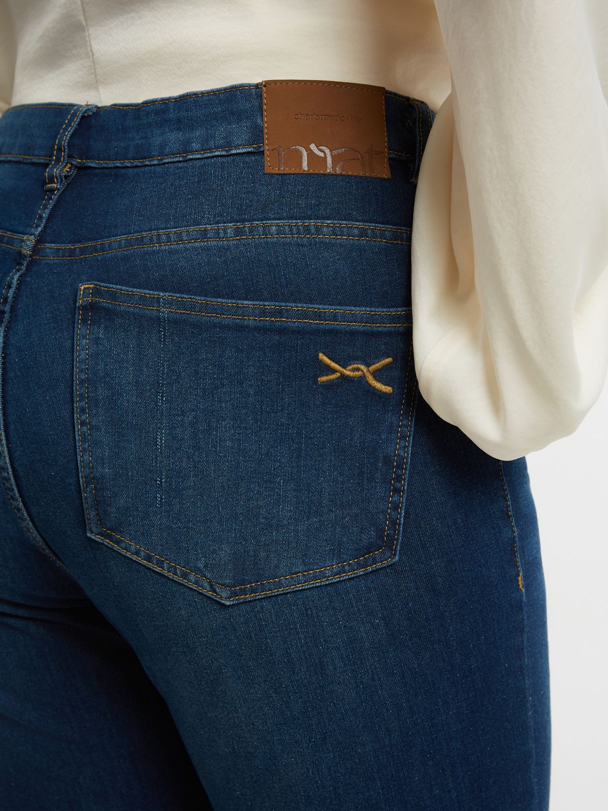 Basic high-waist flared jeans
