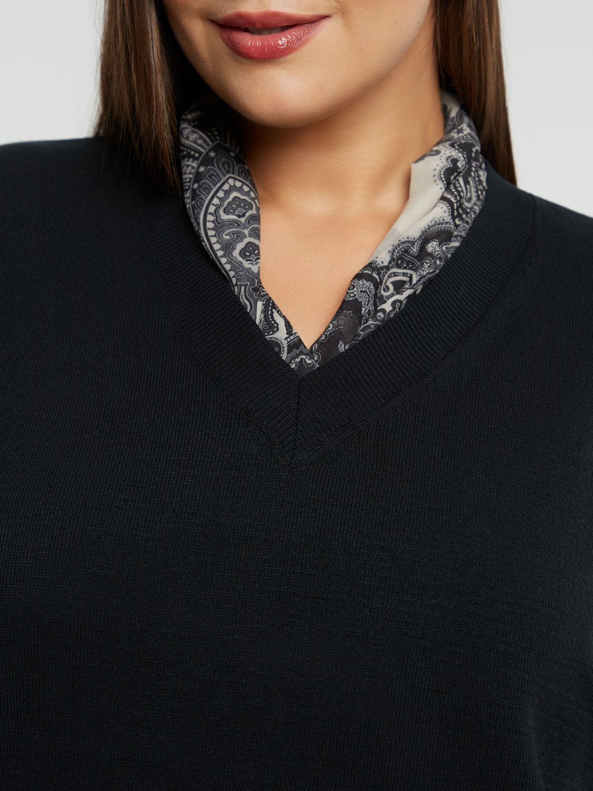 Basic knit V-neck jumper
