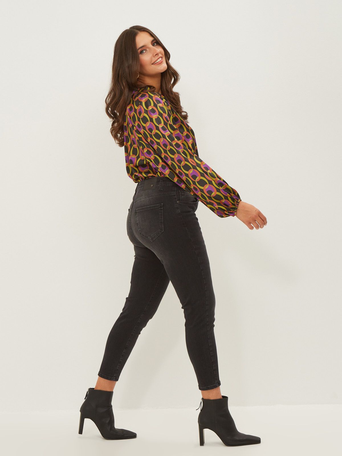 Basic slim-leg jeans