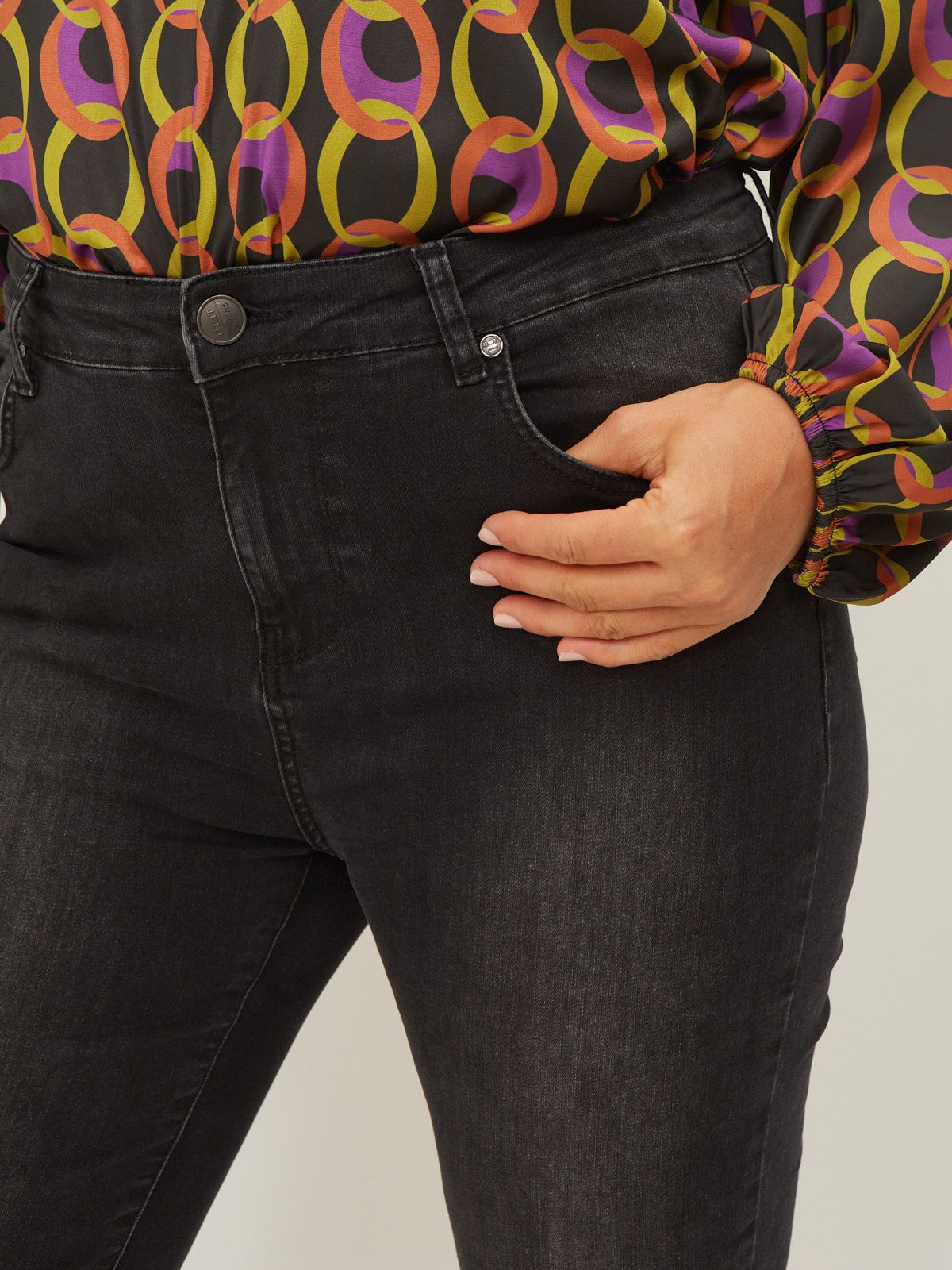 Basic slim-leg jeans