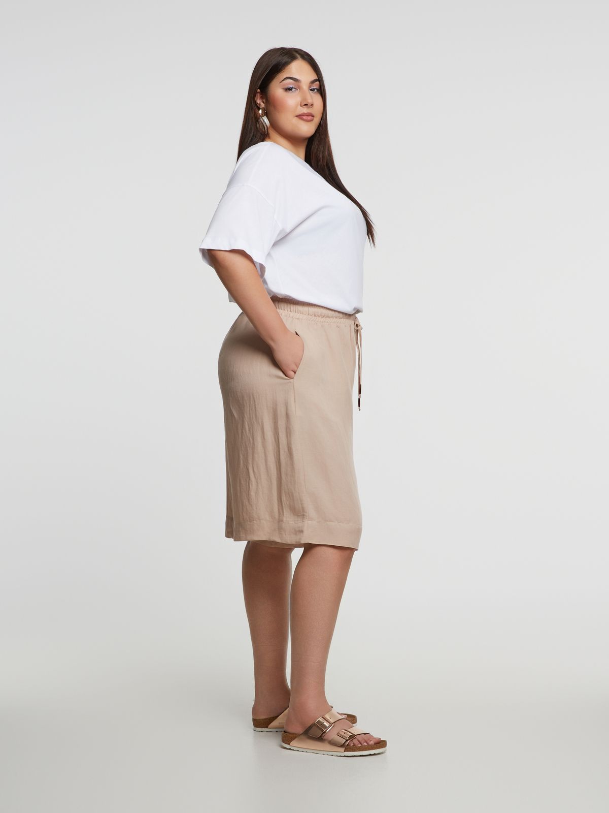 Wide-leg viscose-linen shorts with elastic waistband