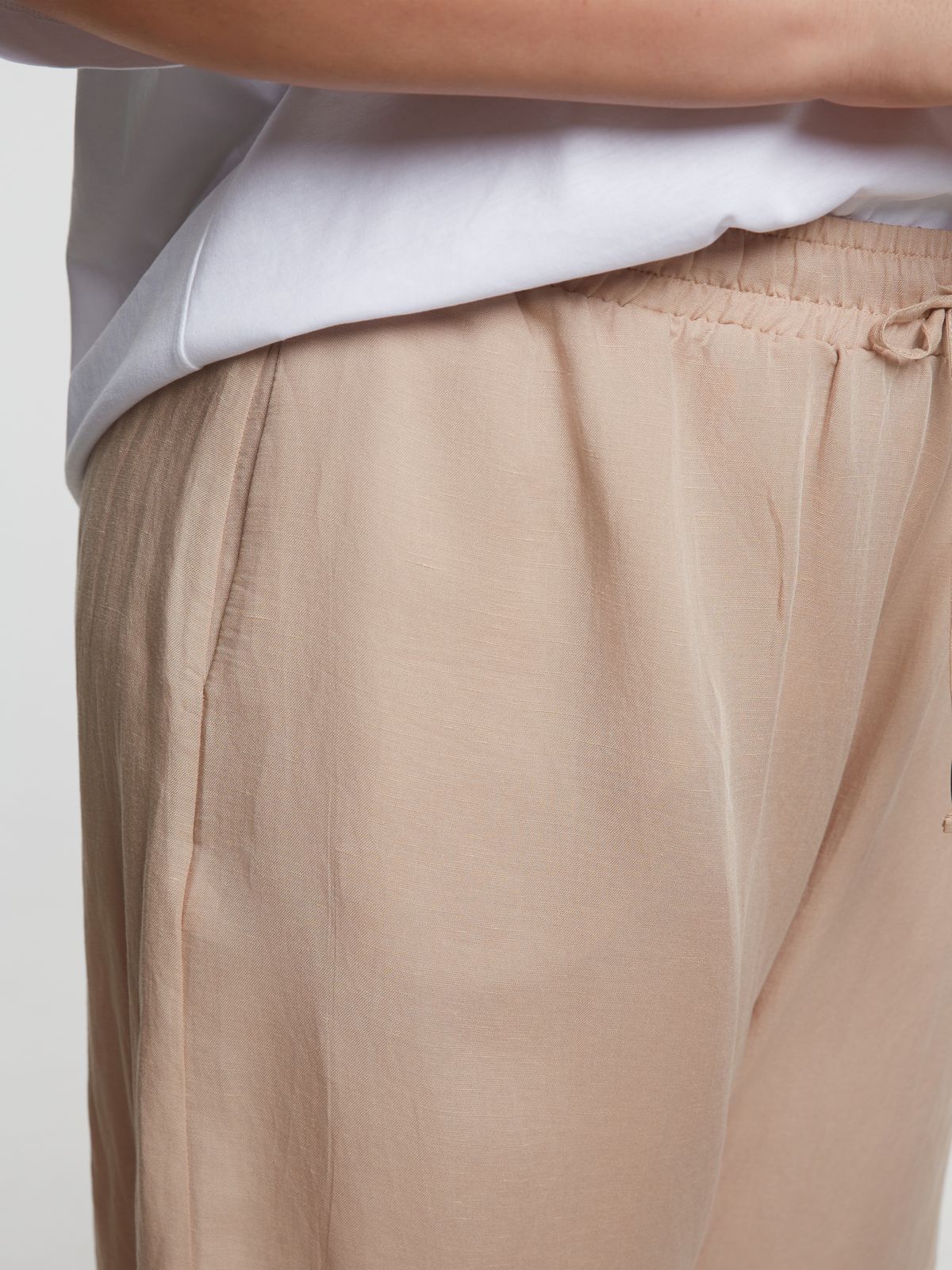 Wide-leg viscose-linen shorts with elastic waistband