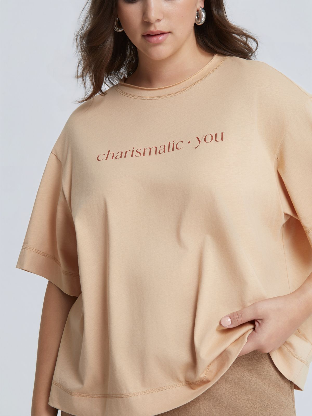 Boxy cotton t-shirt with “charismatic you” logo