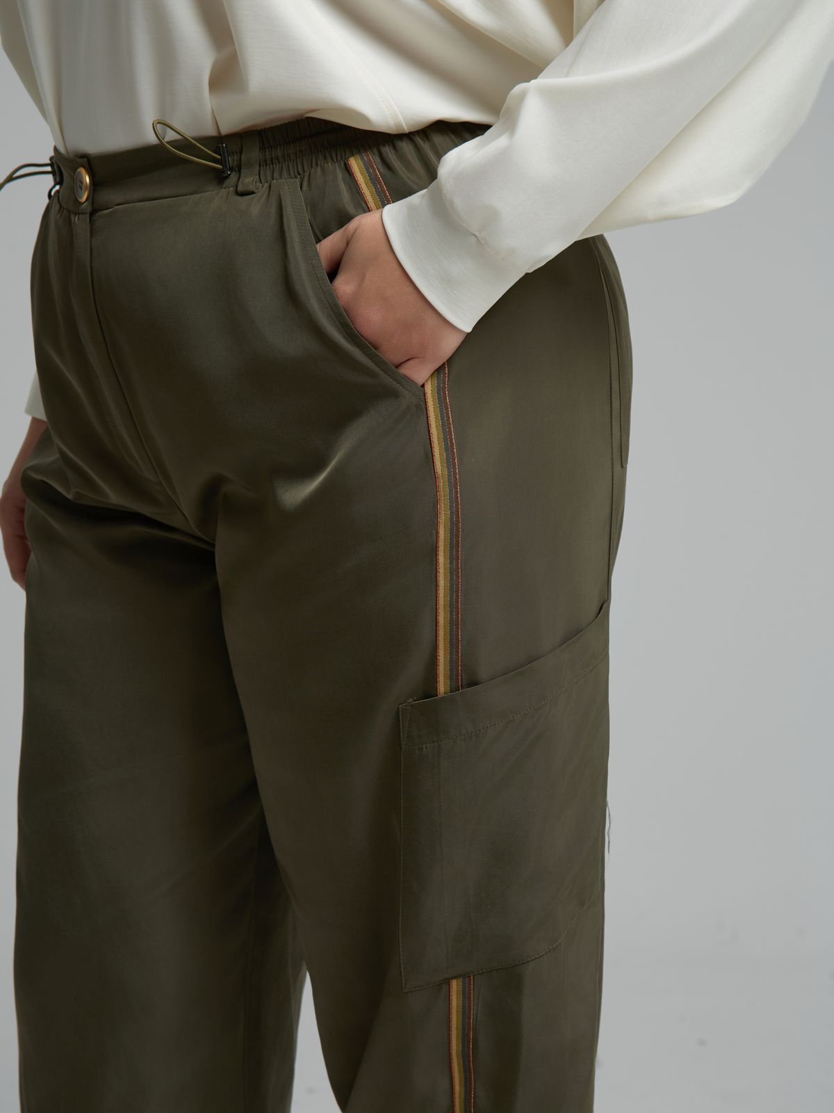 Cargo trousers with contrast side stripes