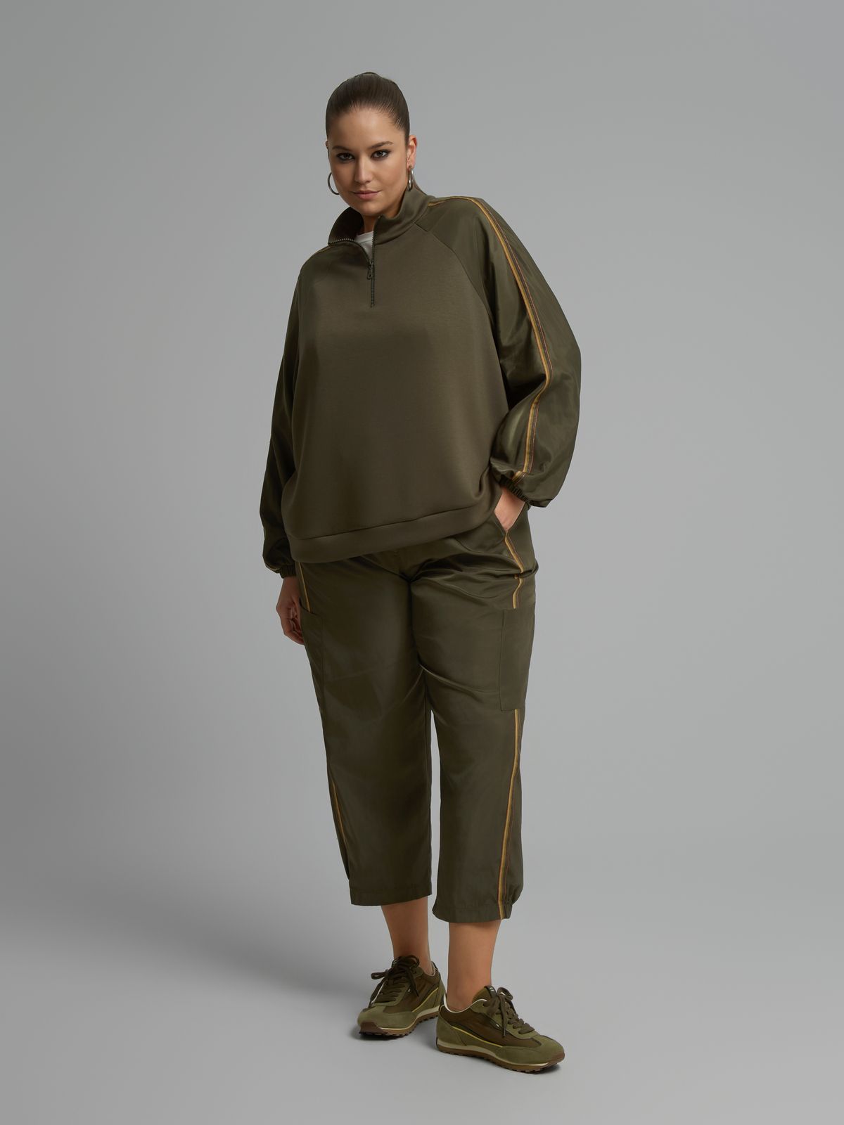 Cargo trousers with contrast side stripes