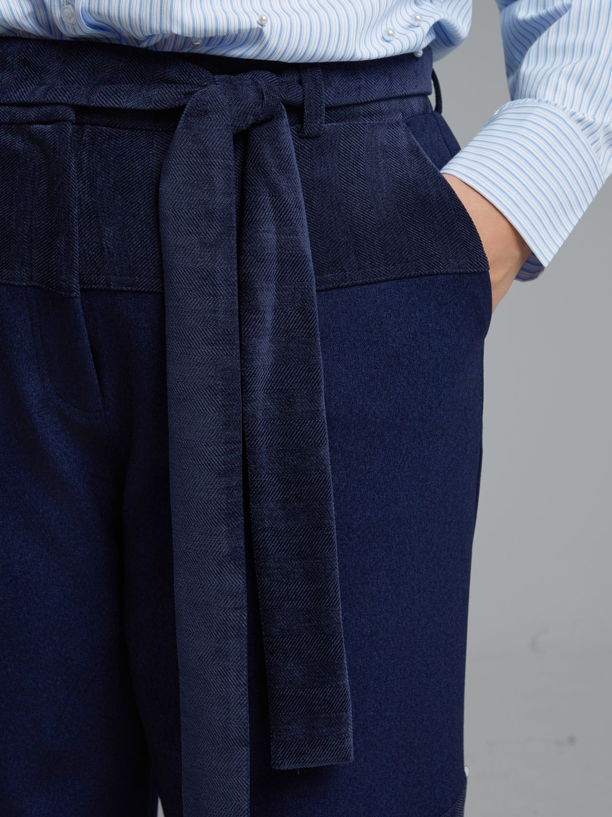 Carrot trousers with corduroy details