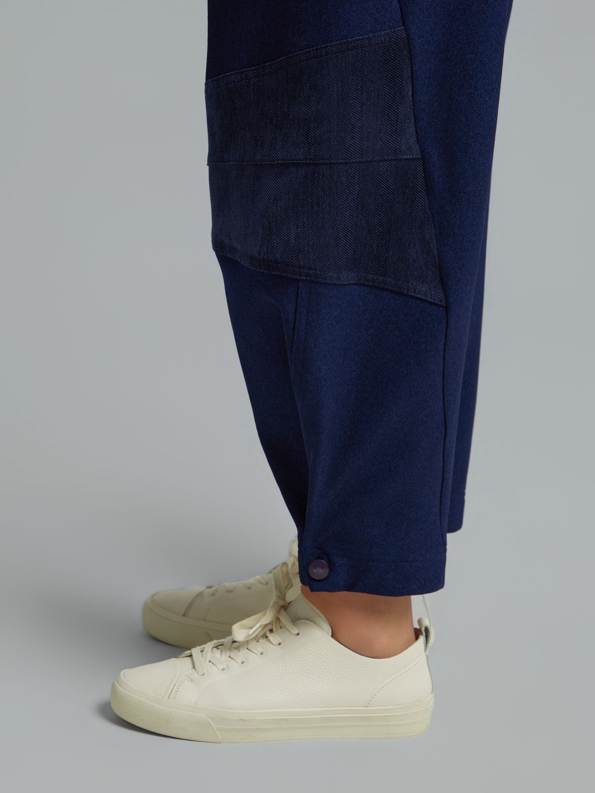 Carrot trousers with corduroy details