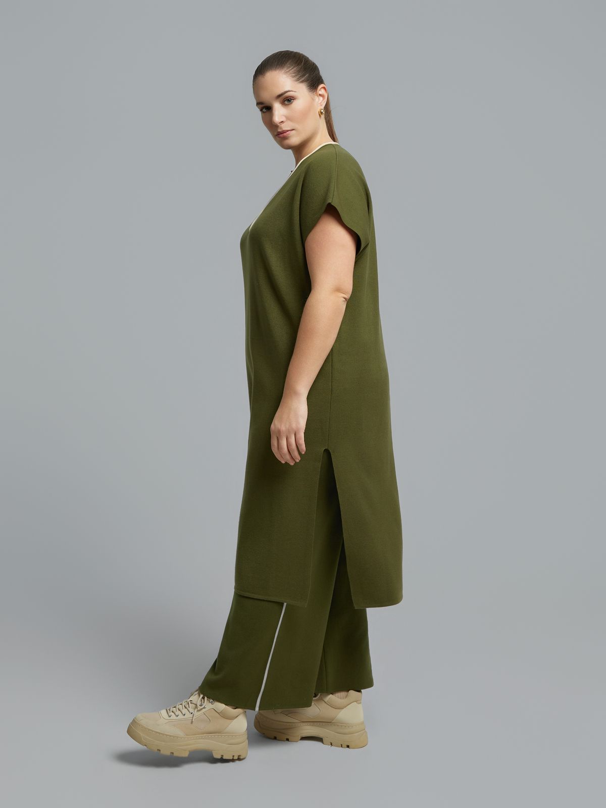 Contrast trim knit tunic