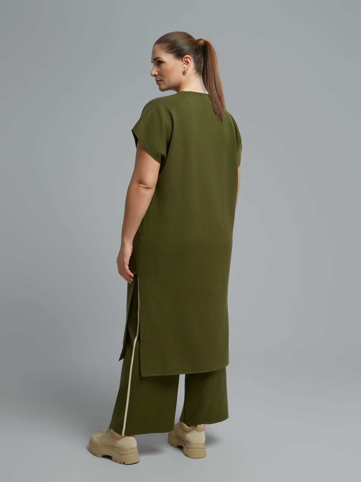 Contrast trim knit tunic