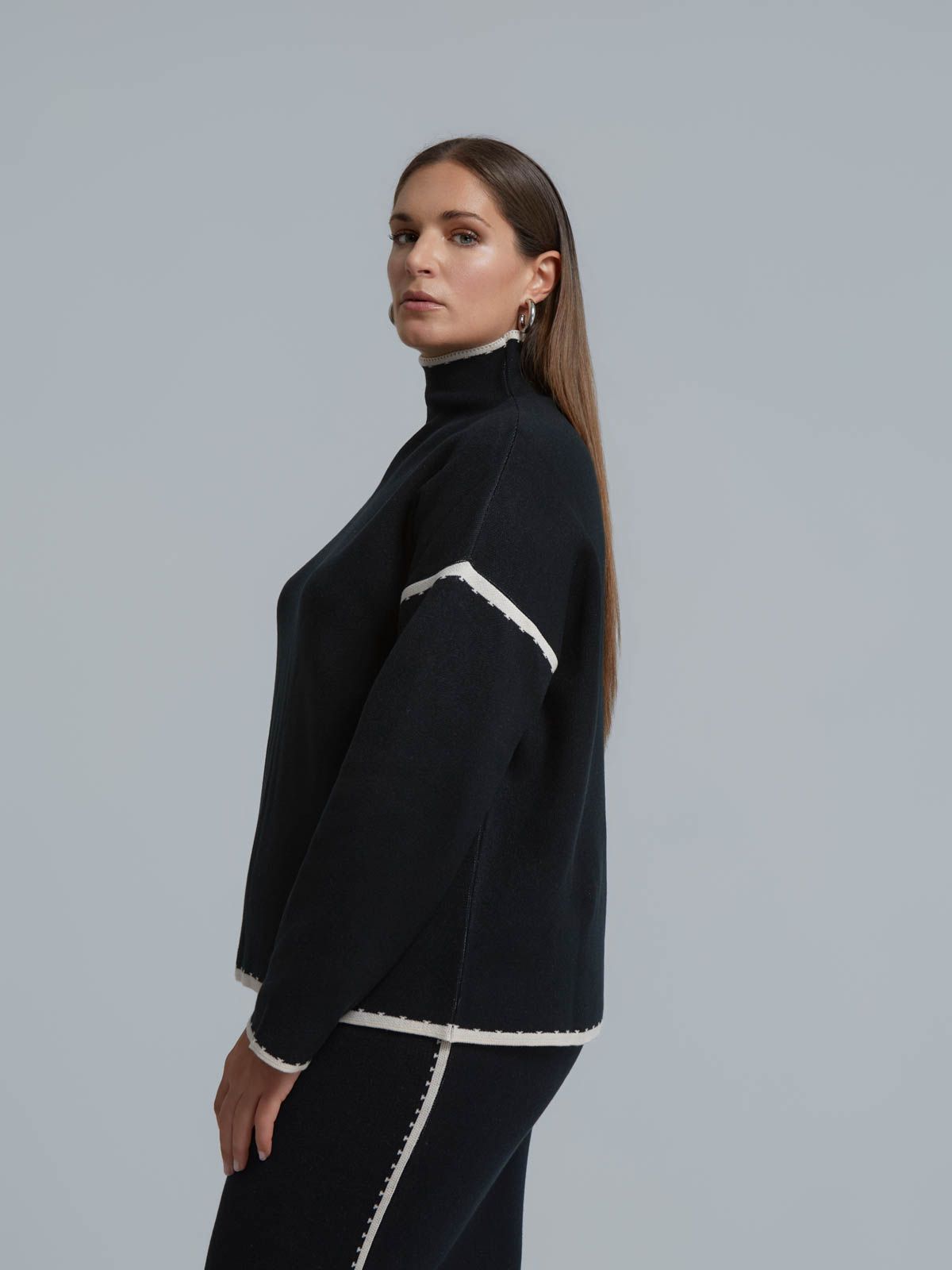 Contrast-trim knit turtleneck jumper