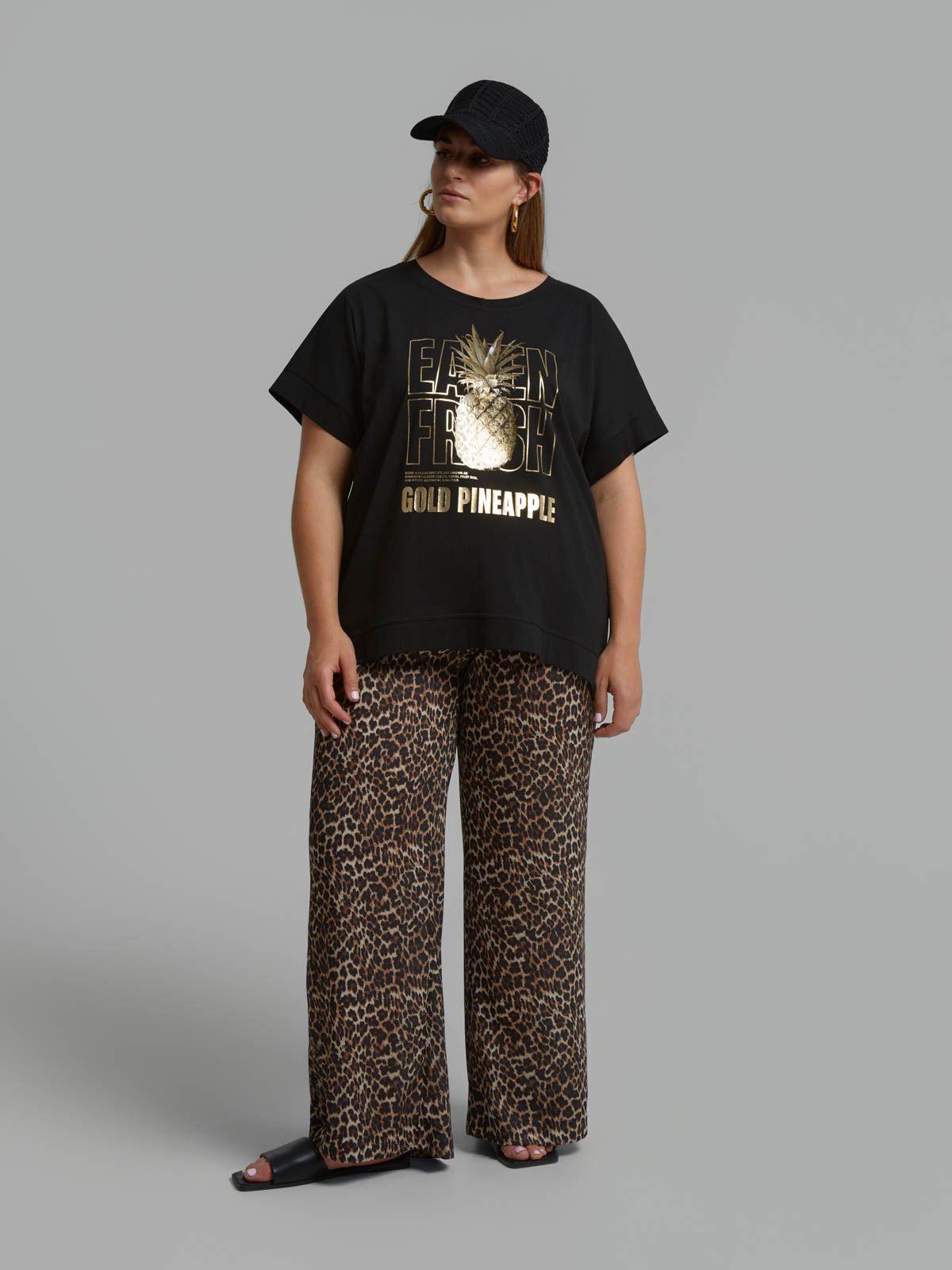 Cotton t-shirt with gold pineapple print