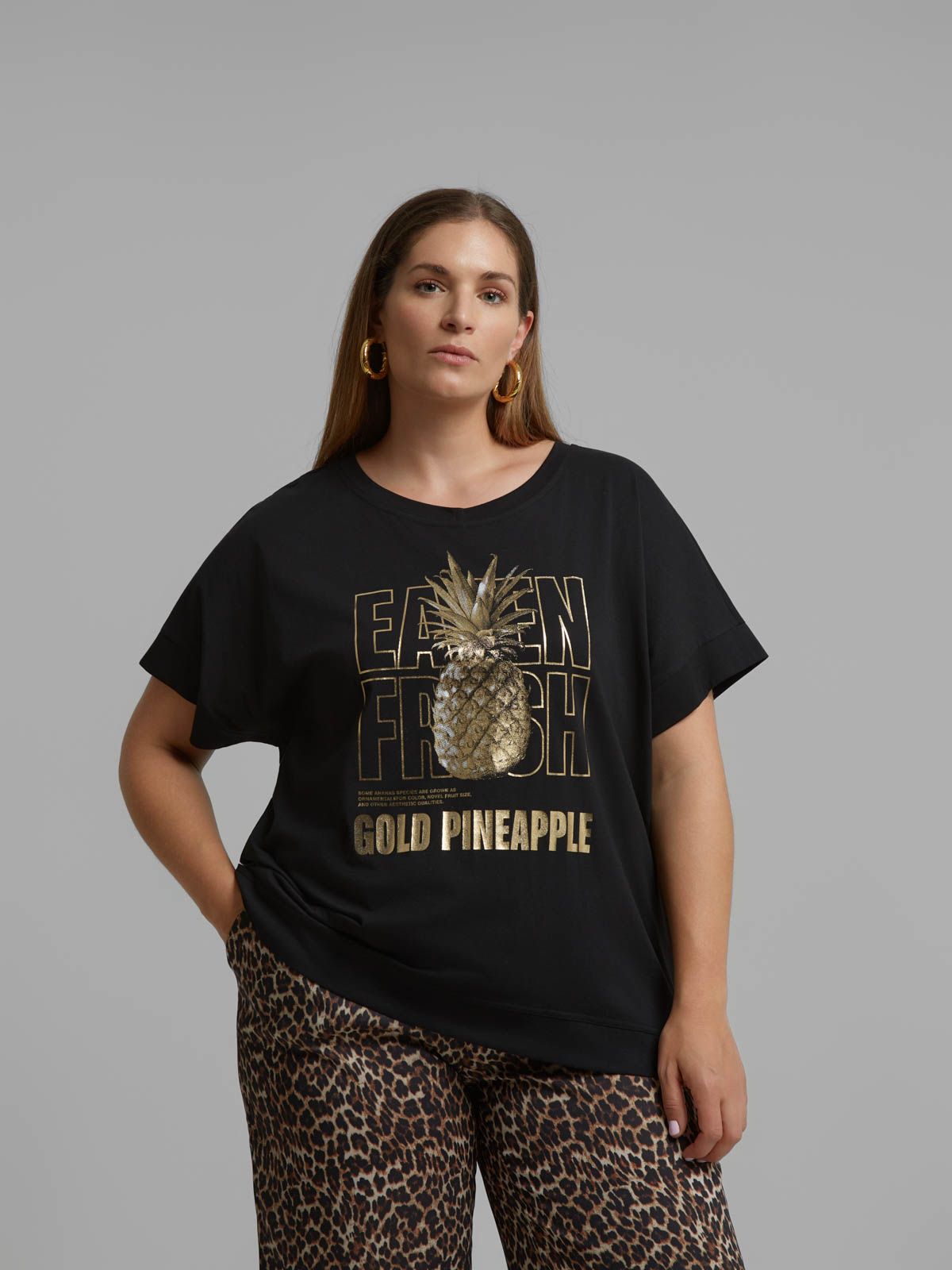 Cotton t-shirt with gold pineapple print