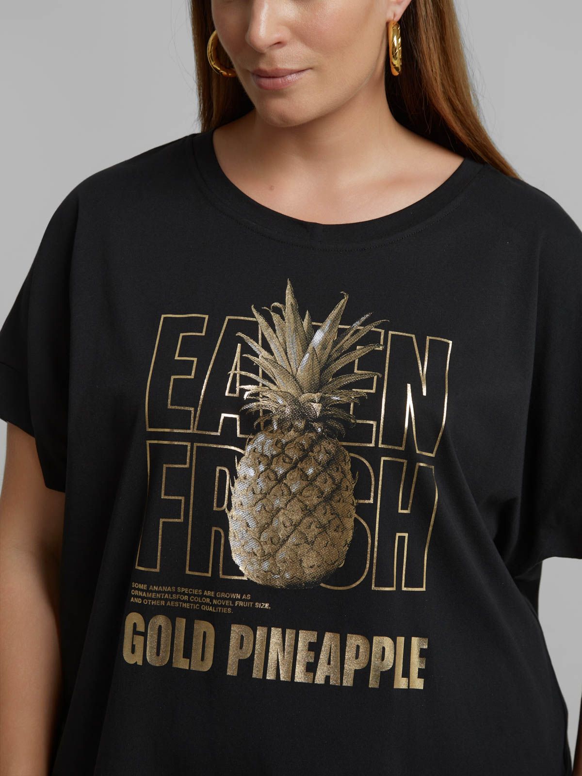 Cotton t-shirt with gold pineapple print