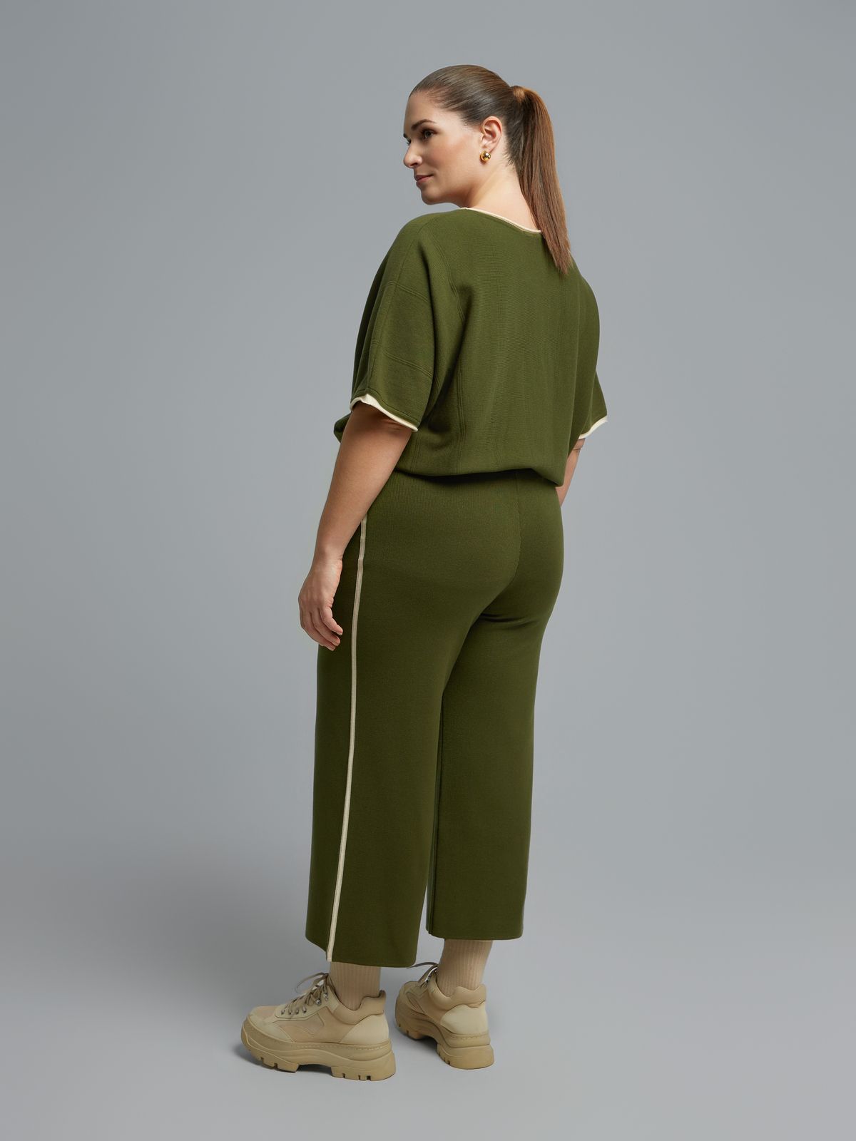 Cropped knit trousers with contrast details