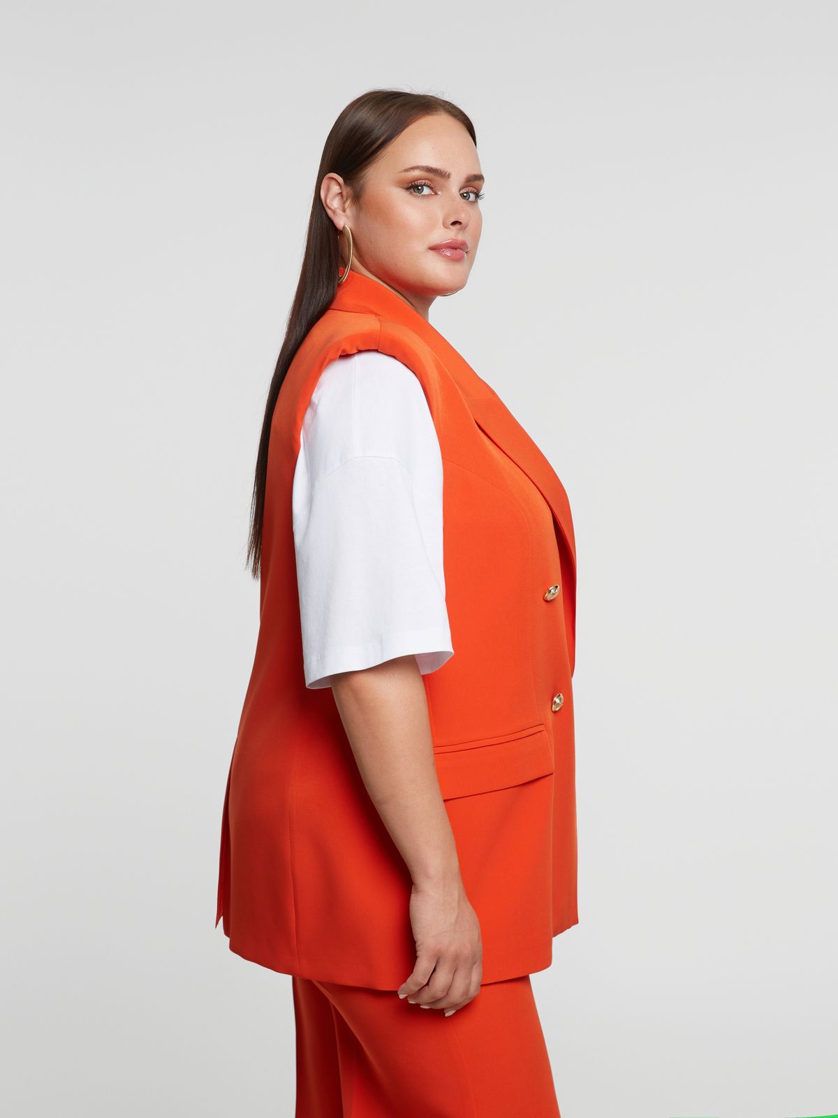 Double-breasted sleeveless blazer with structured lapels