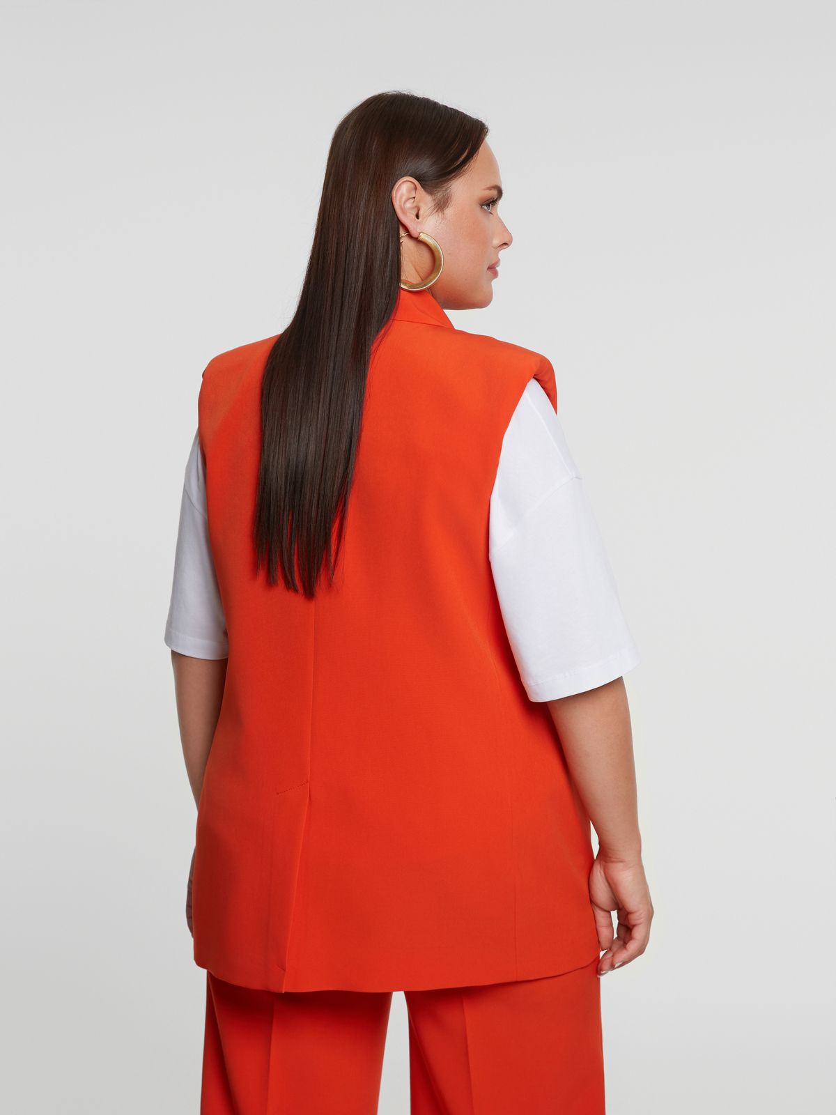 Double-breasted sleeveless blazer with structured lapels