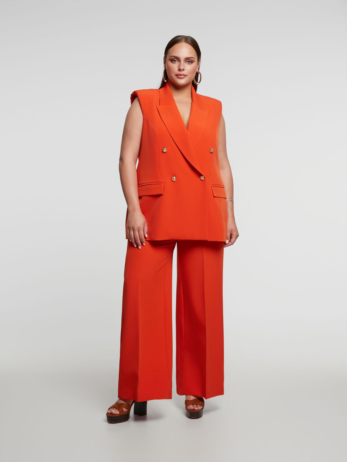 Double-breasted sleeveless blazer with structured lapels