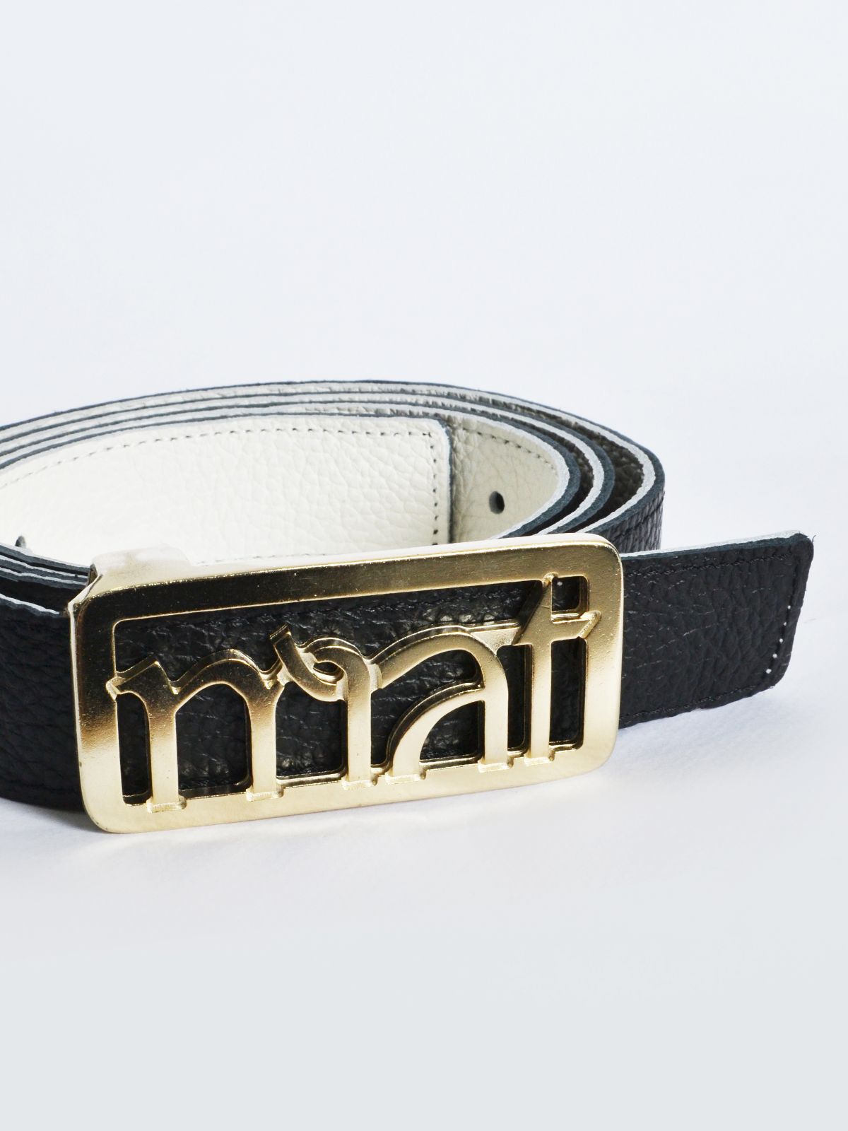 Double faced leather mat buckle belt