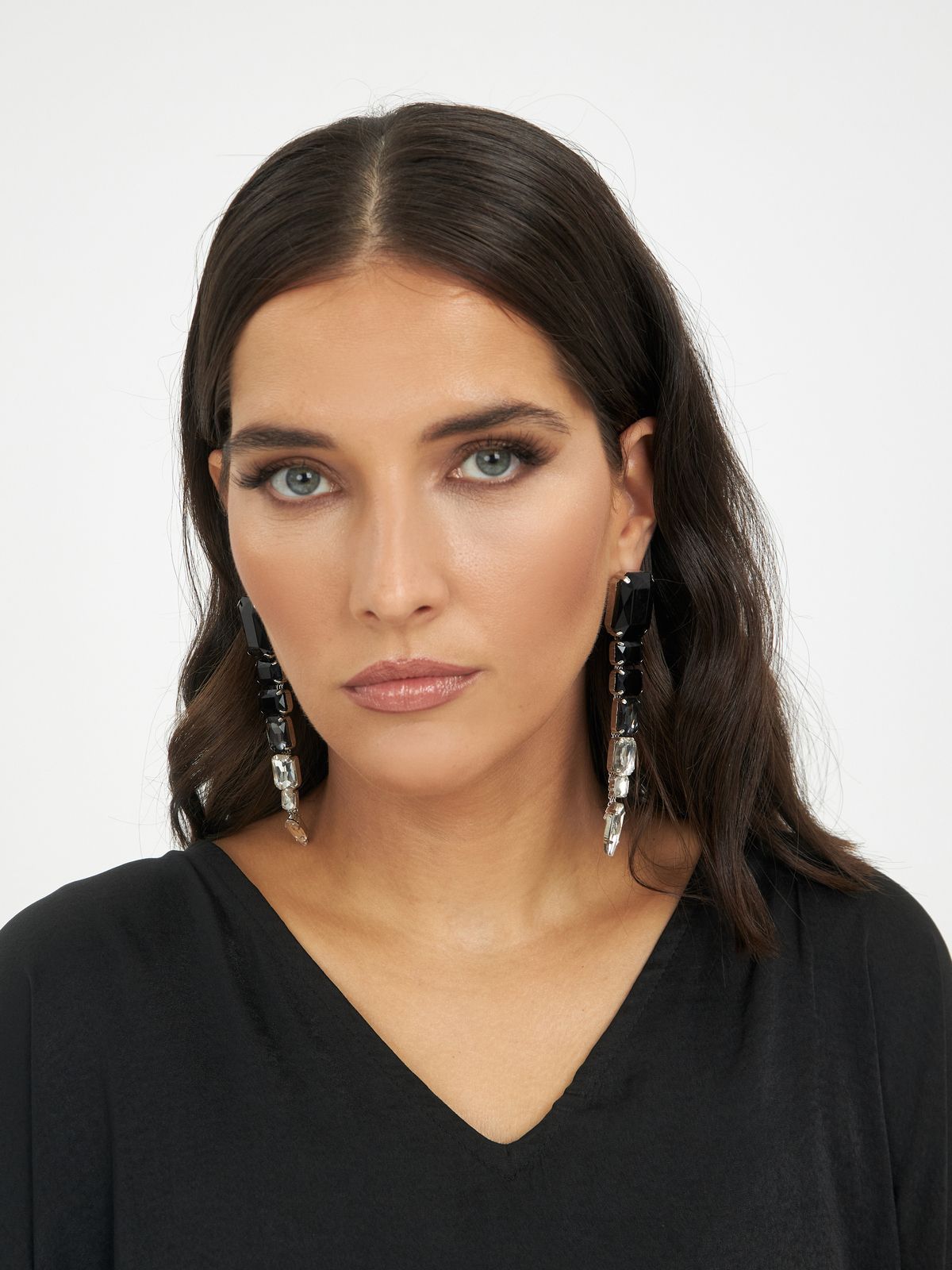 Drop earrings with stones
