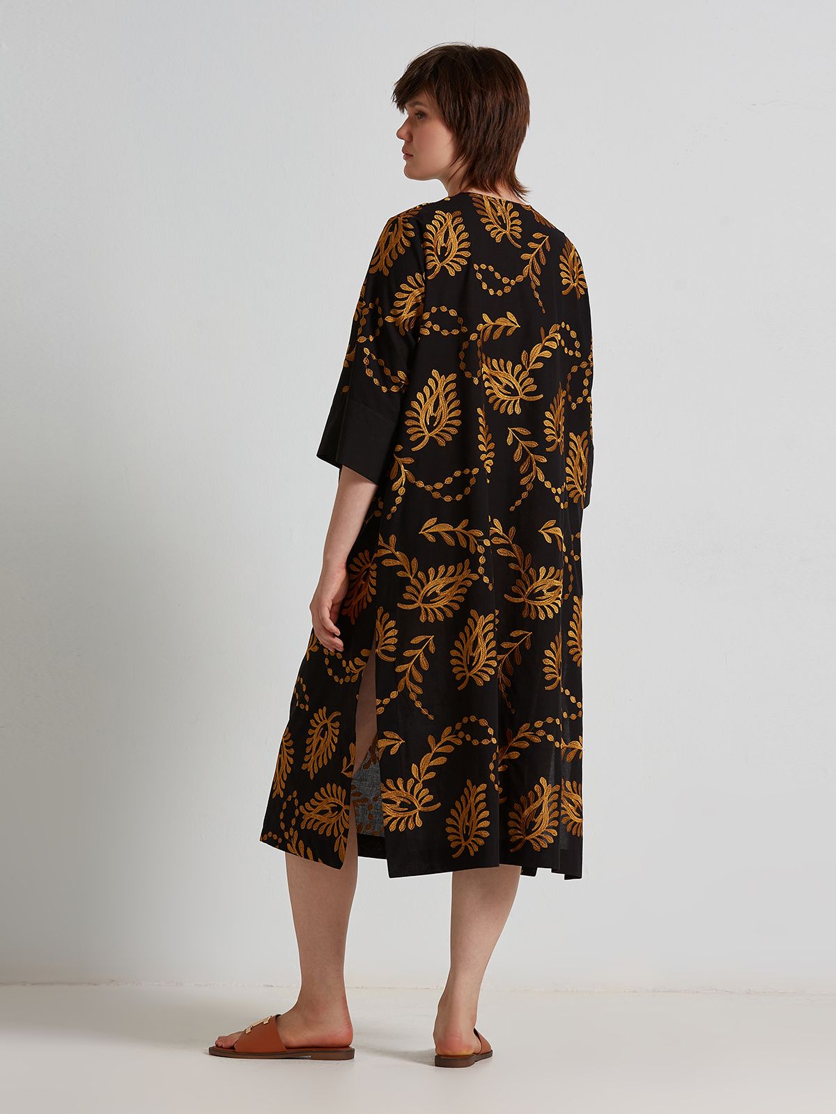 Embroidered cotton lace-up kaftan