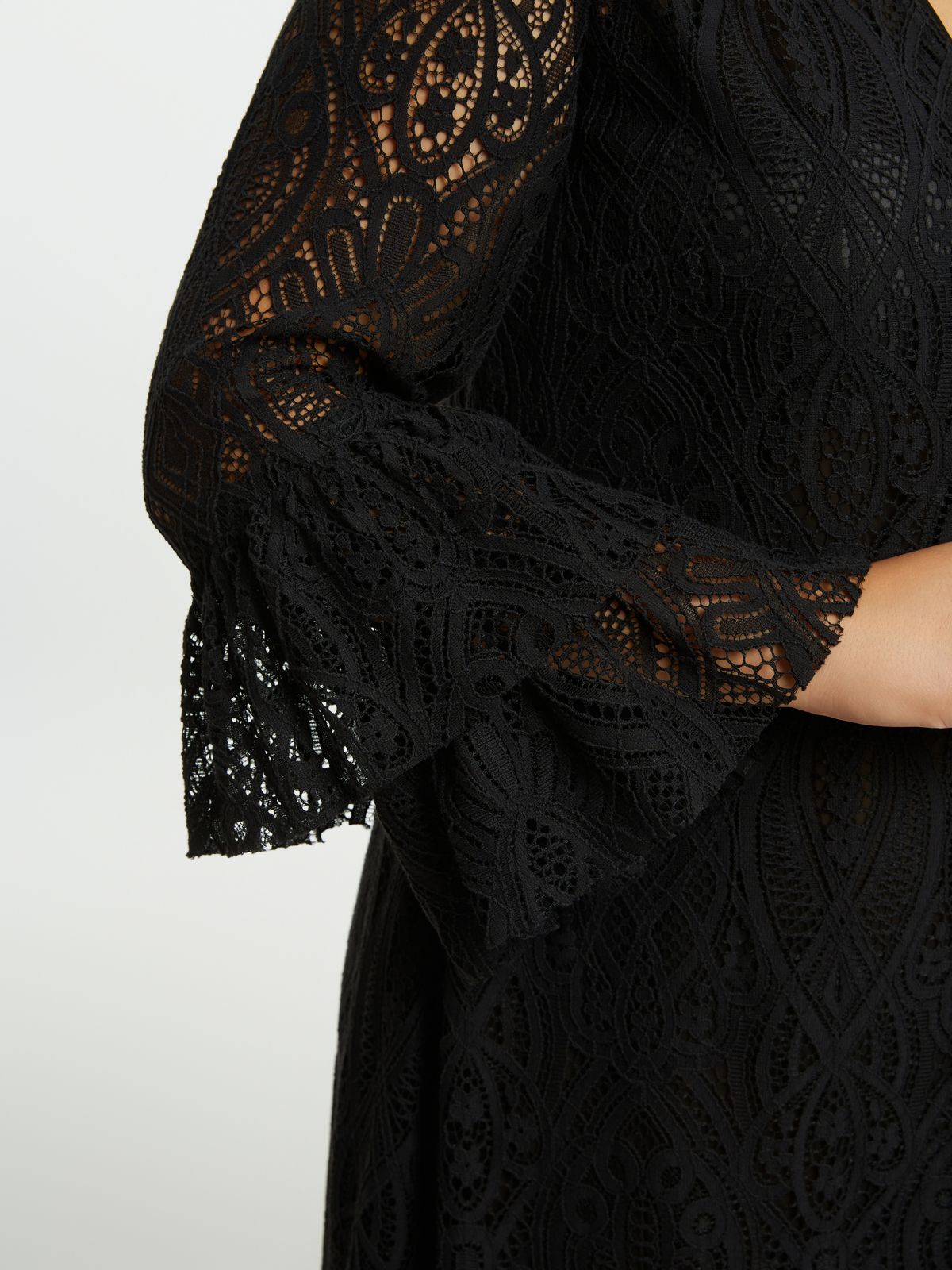 Lace maxi dress with ruffle details mat fashion