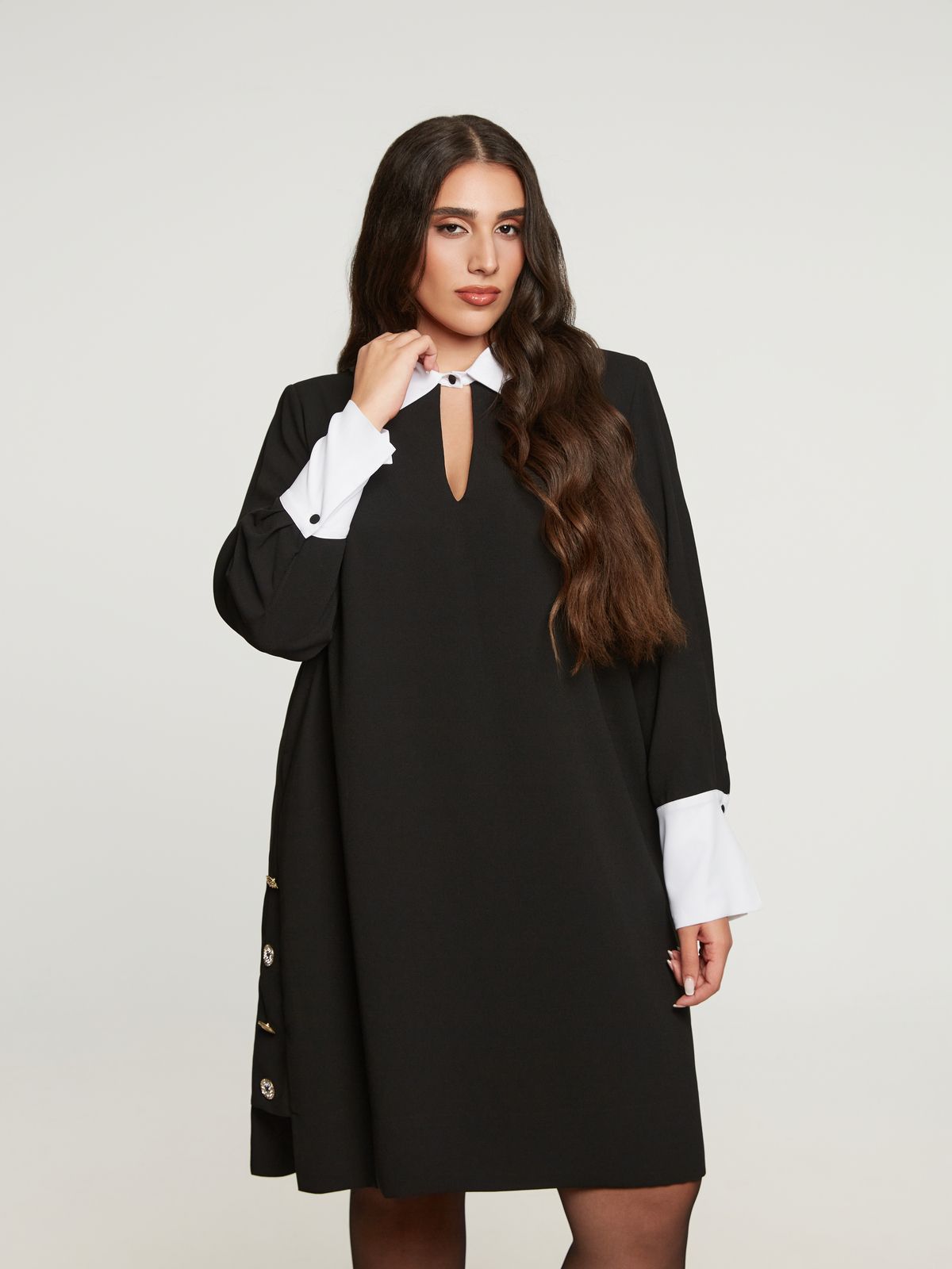 Dress with contrast collar and cuffs
