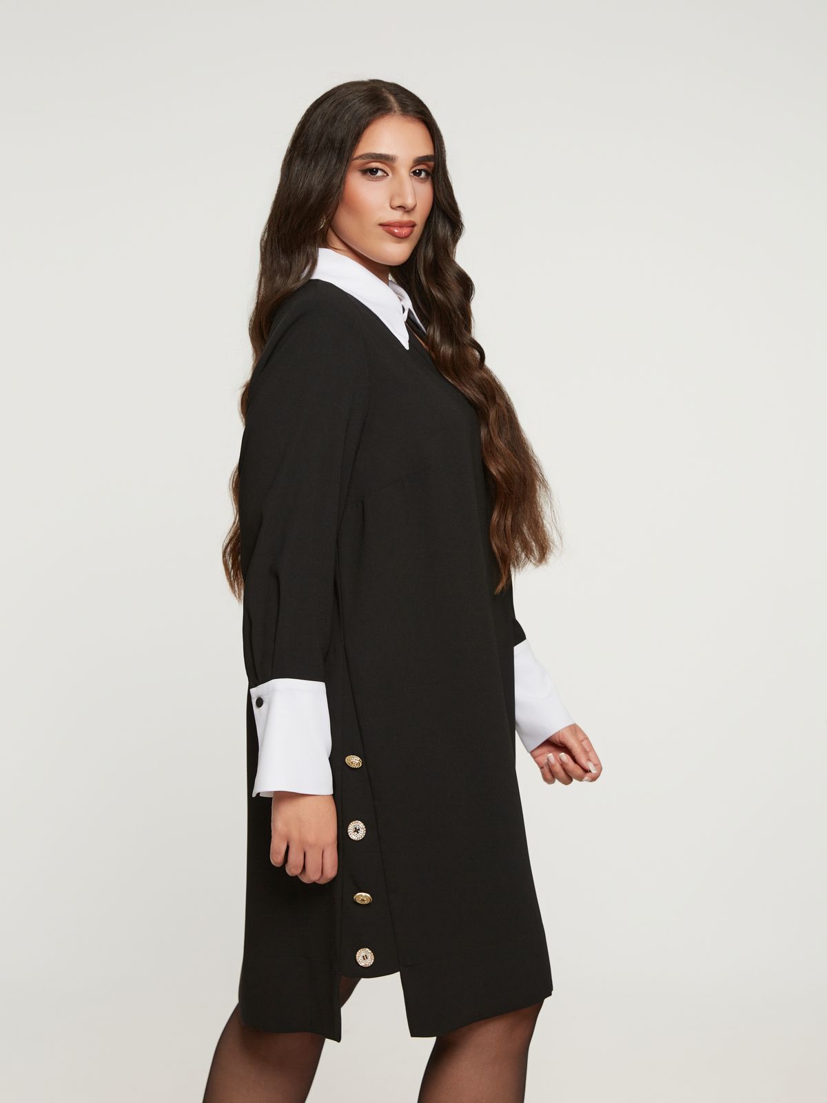 Dress with contrast collar and cuffs