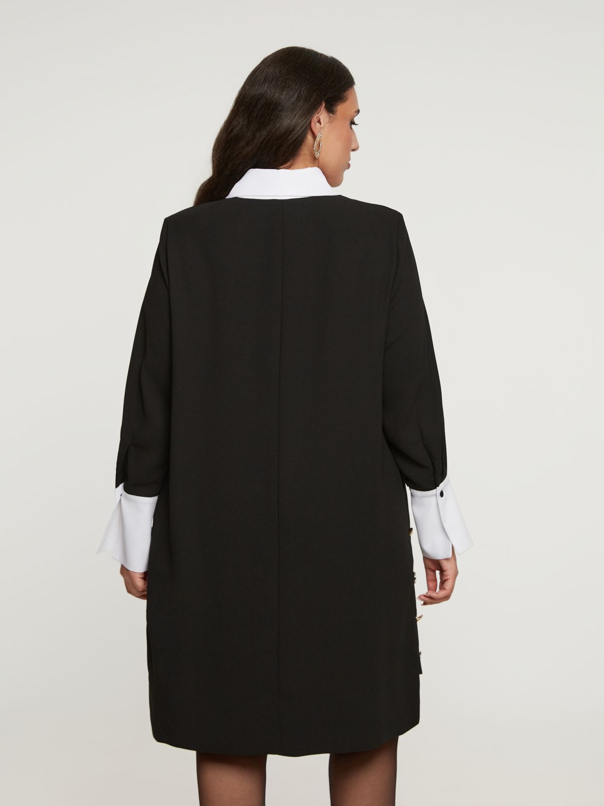 Dress with contrast collar and cuffs