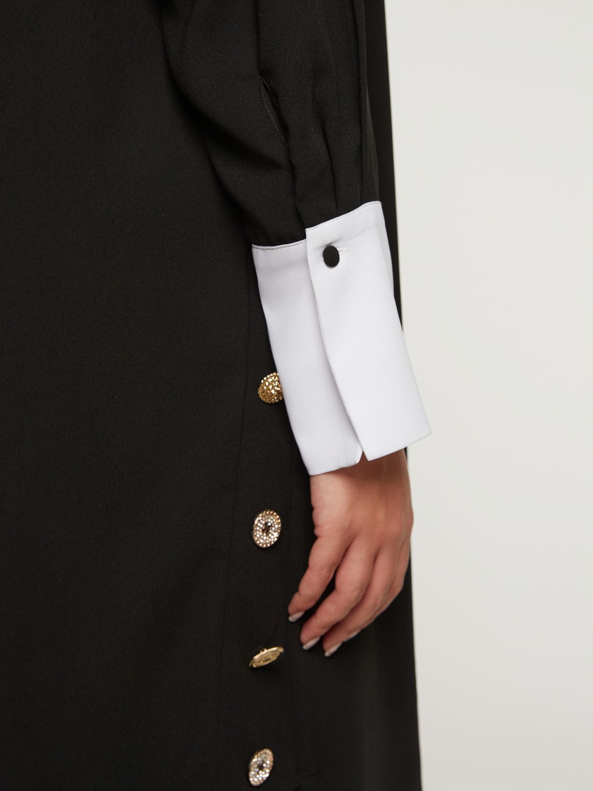 Dress with contrast collar and cuffs