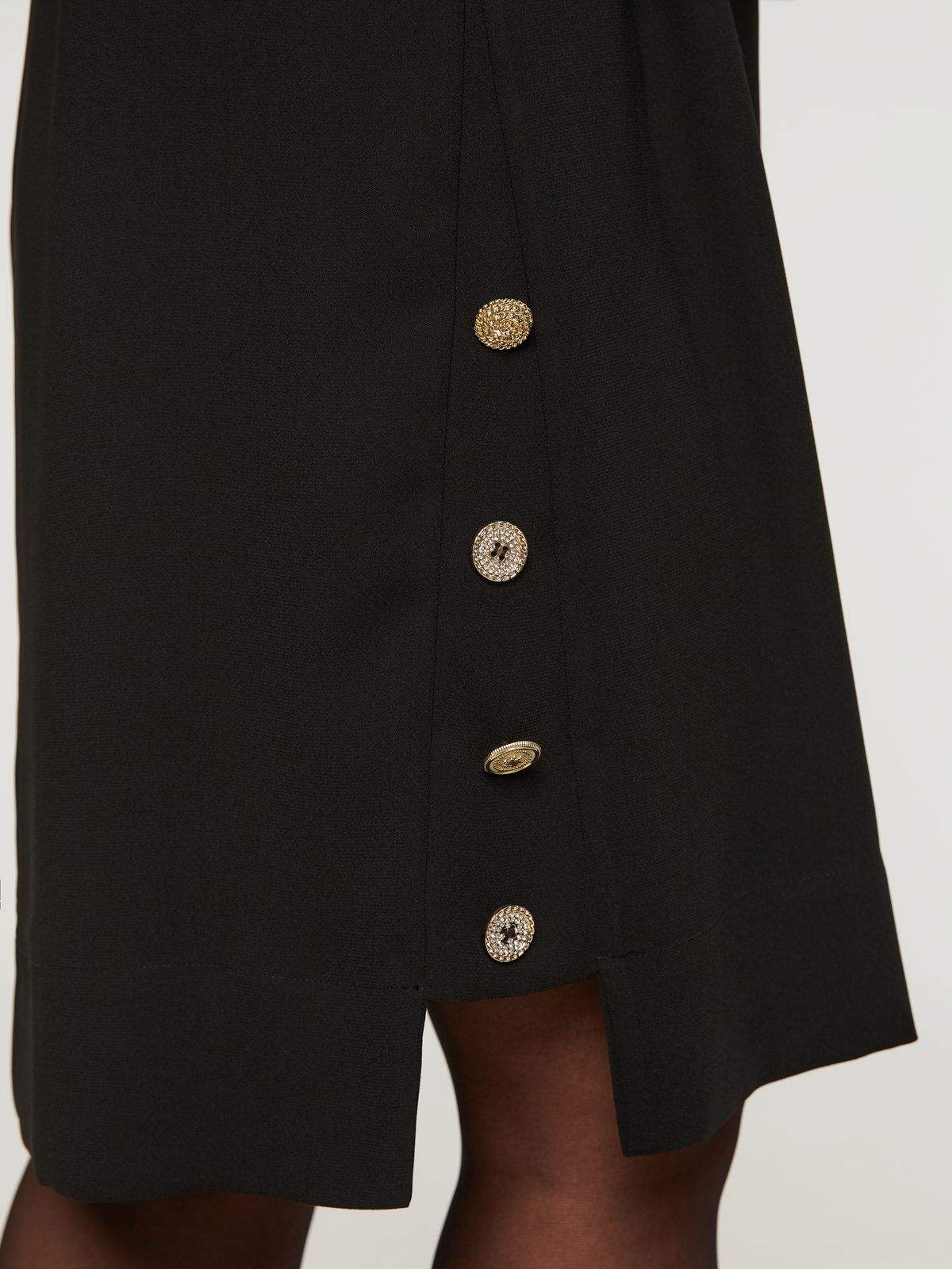 Dress with contrast collar and cuffs